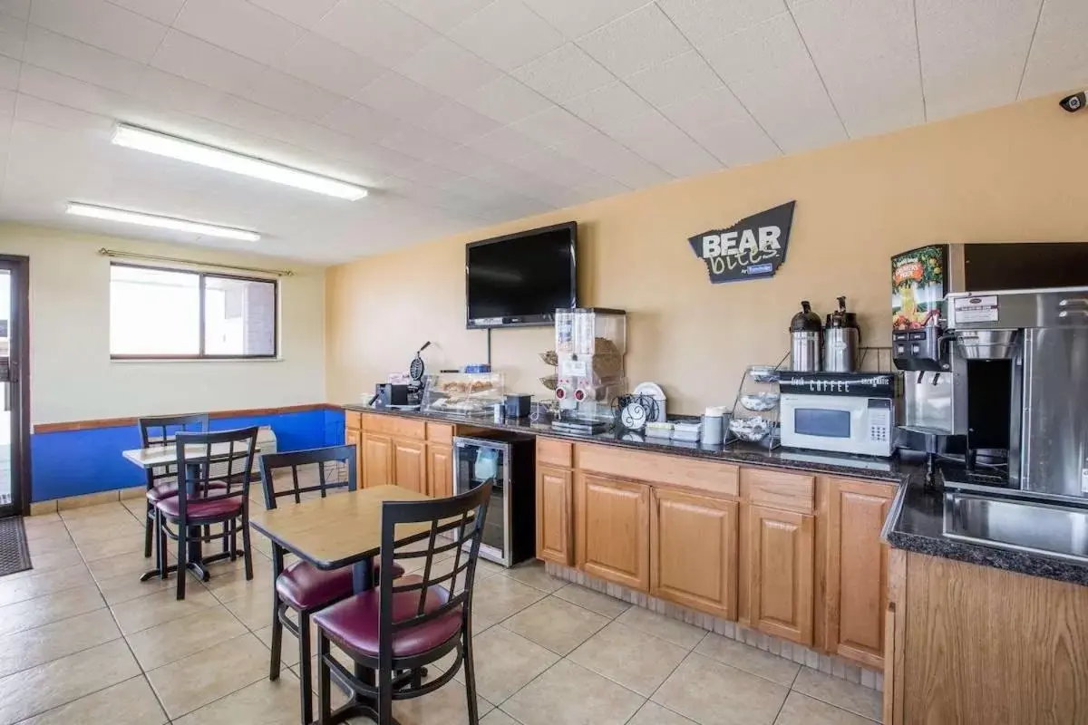 King Room - Disability Access - Smoking in Travelodge by Wyndham Great Bend King Room - Disability Access - Smoking in Travelodge by Wyndham Great Bend