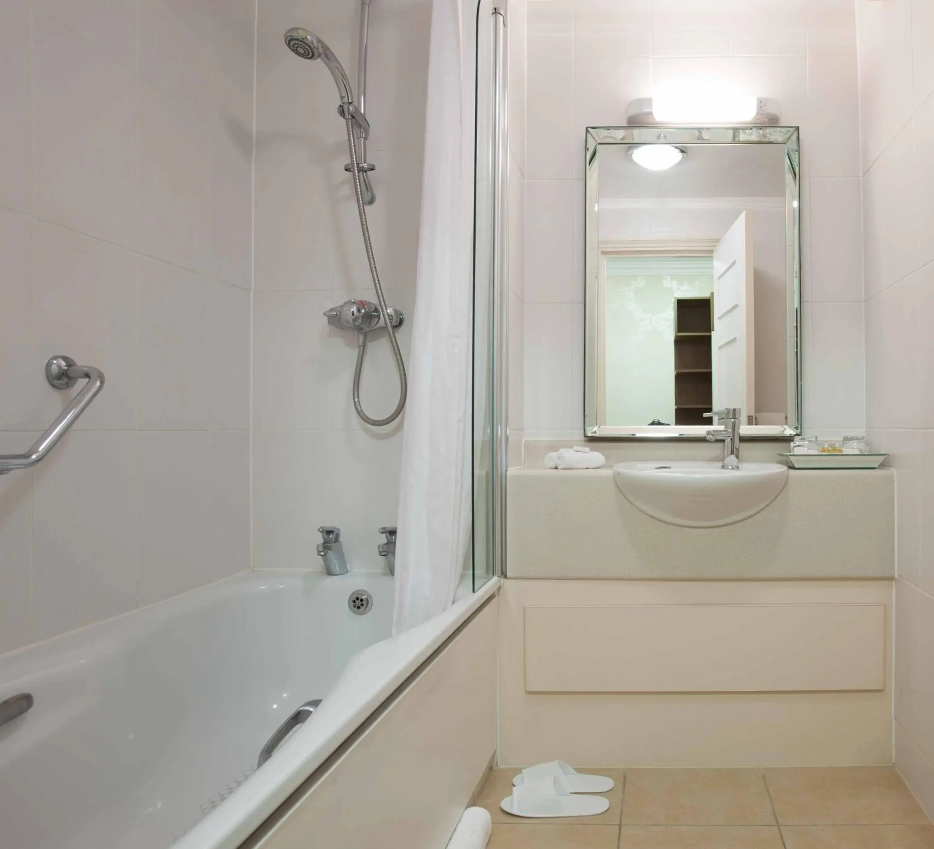 Superior Twin Room in The Manor Elstree Superior Twin Room in The Manor Elstree