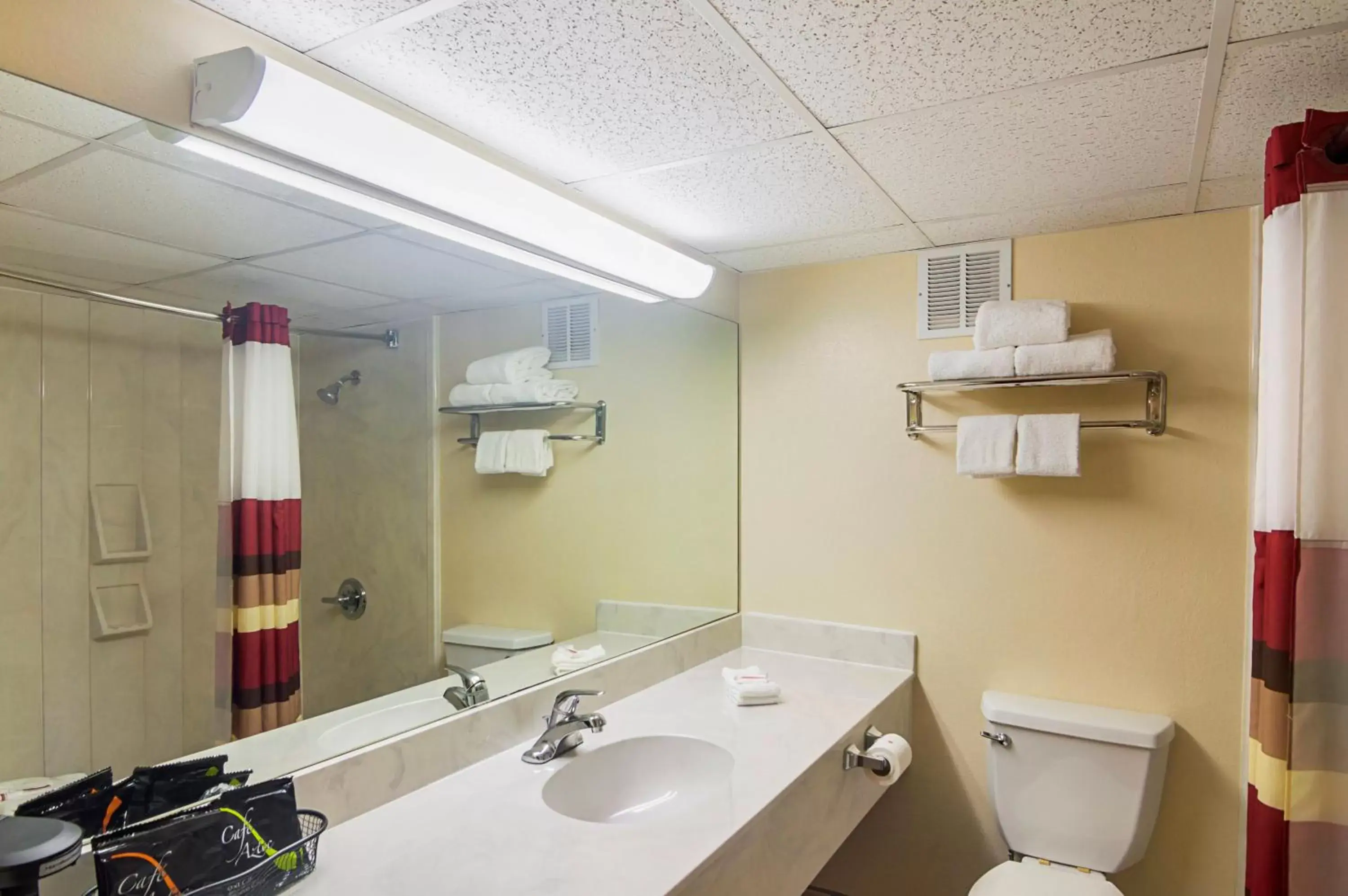 Superior King Room Smoking in Red Roof Inn Lubbock Superior King Room Smoking in Red Roof Inn Lubbock