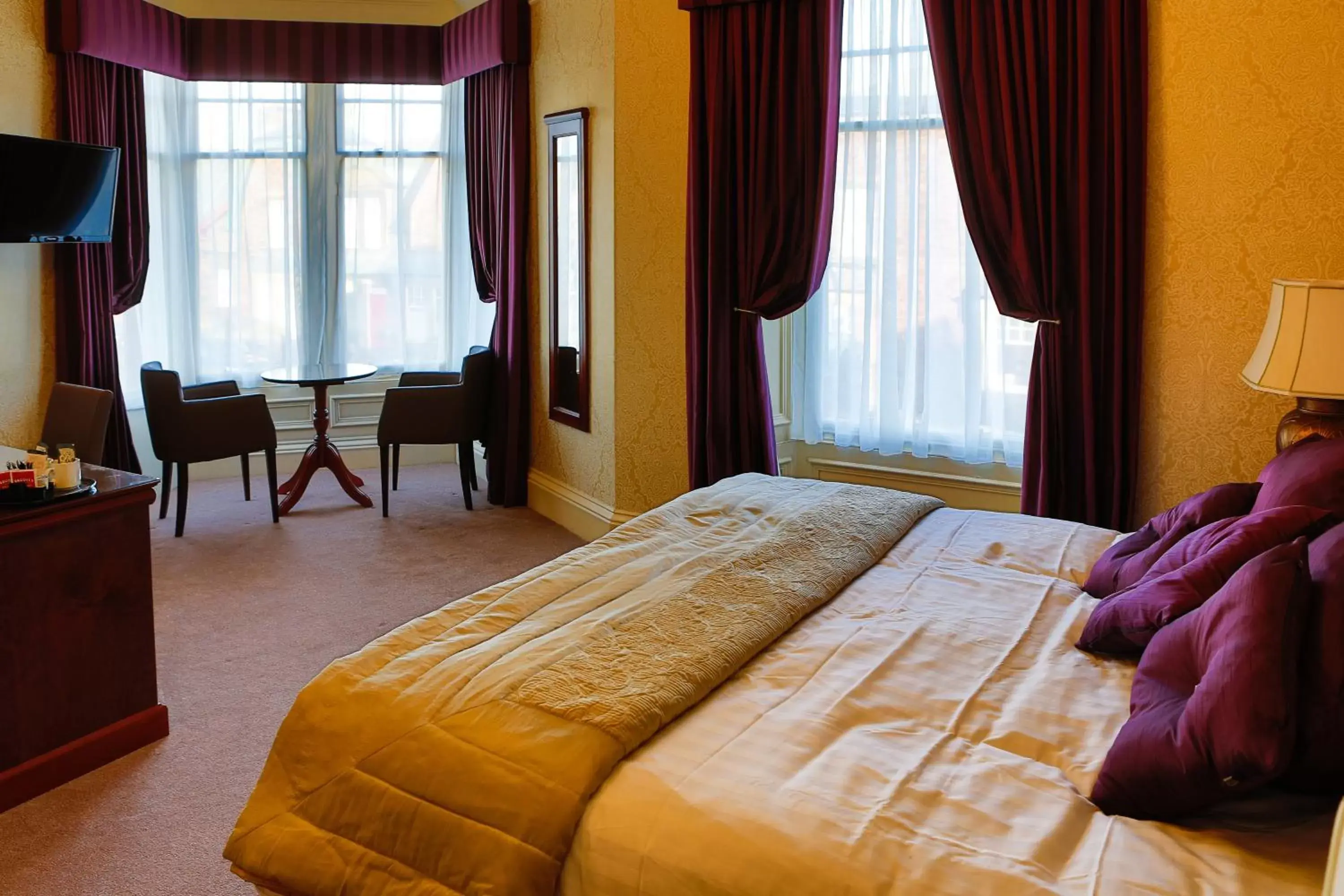 Deluxe Double Room in Dunmuir Hotel Deluxe Double Room in Dunmuir Hotel