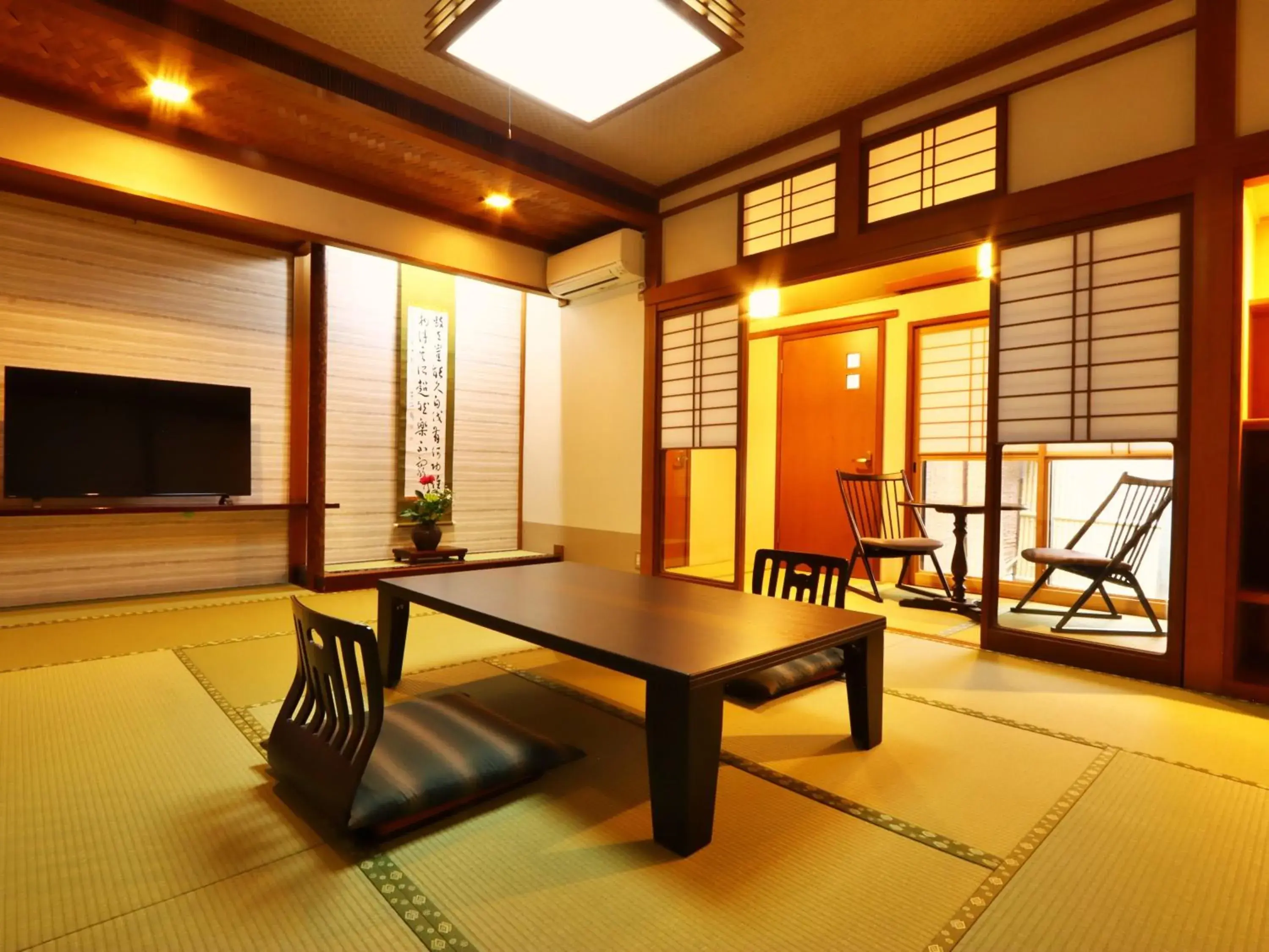 Deluxe Triple Room in Ryokan Tanabe 旅館田邊 Deluxe Triple Room in Ryokan Tanabe 旅館田邊