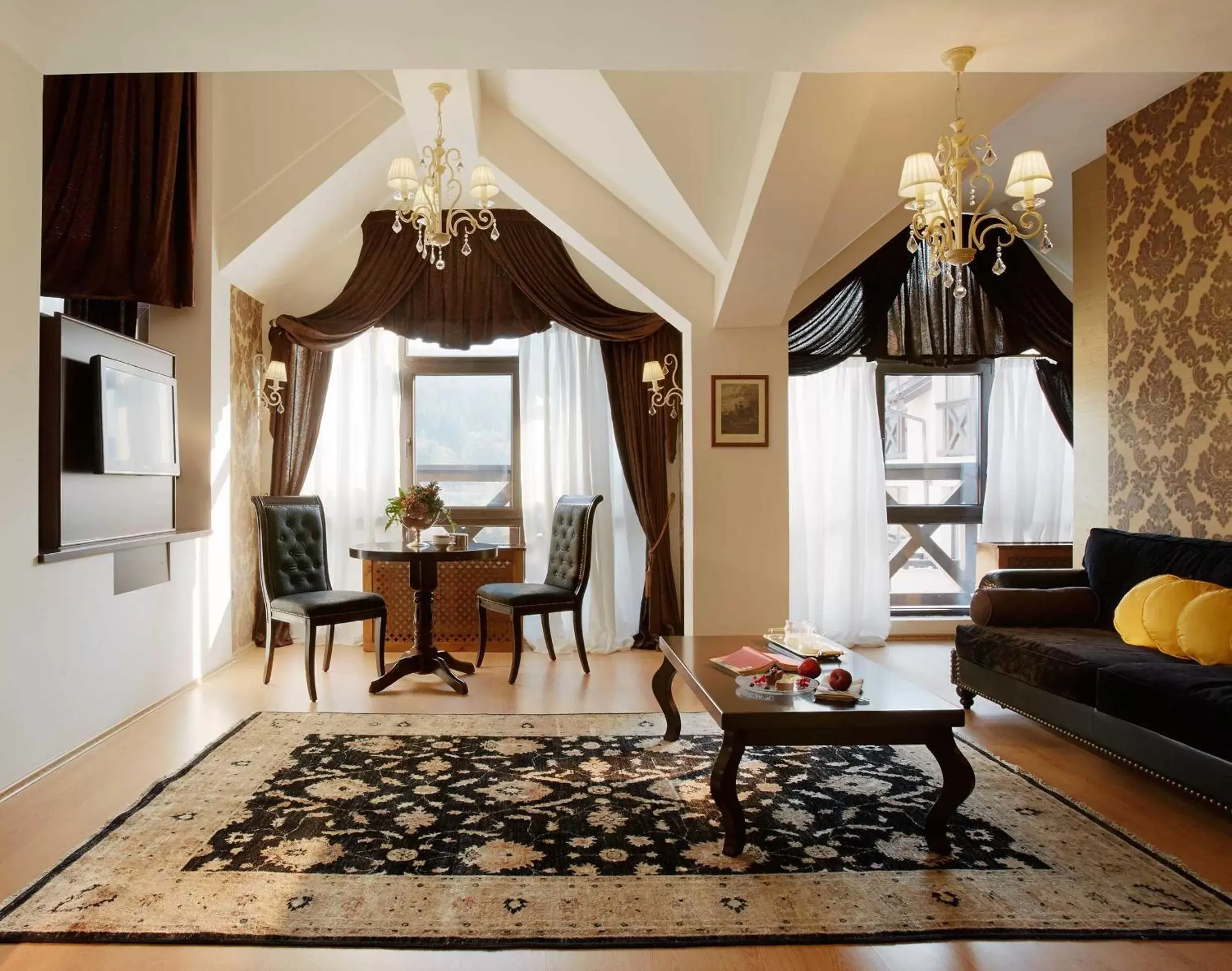 Honeymoon Suite in Premier Luxury Mountain Resort Honeymoon Suite in Premier Luxury Mountain Resort