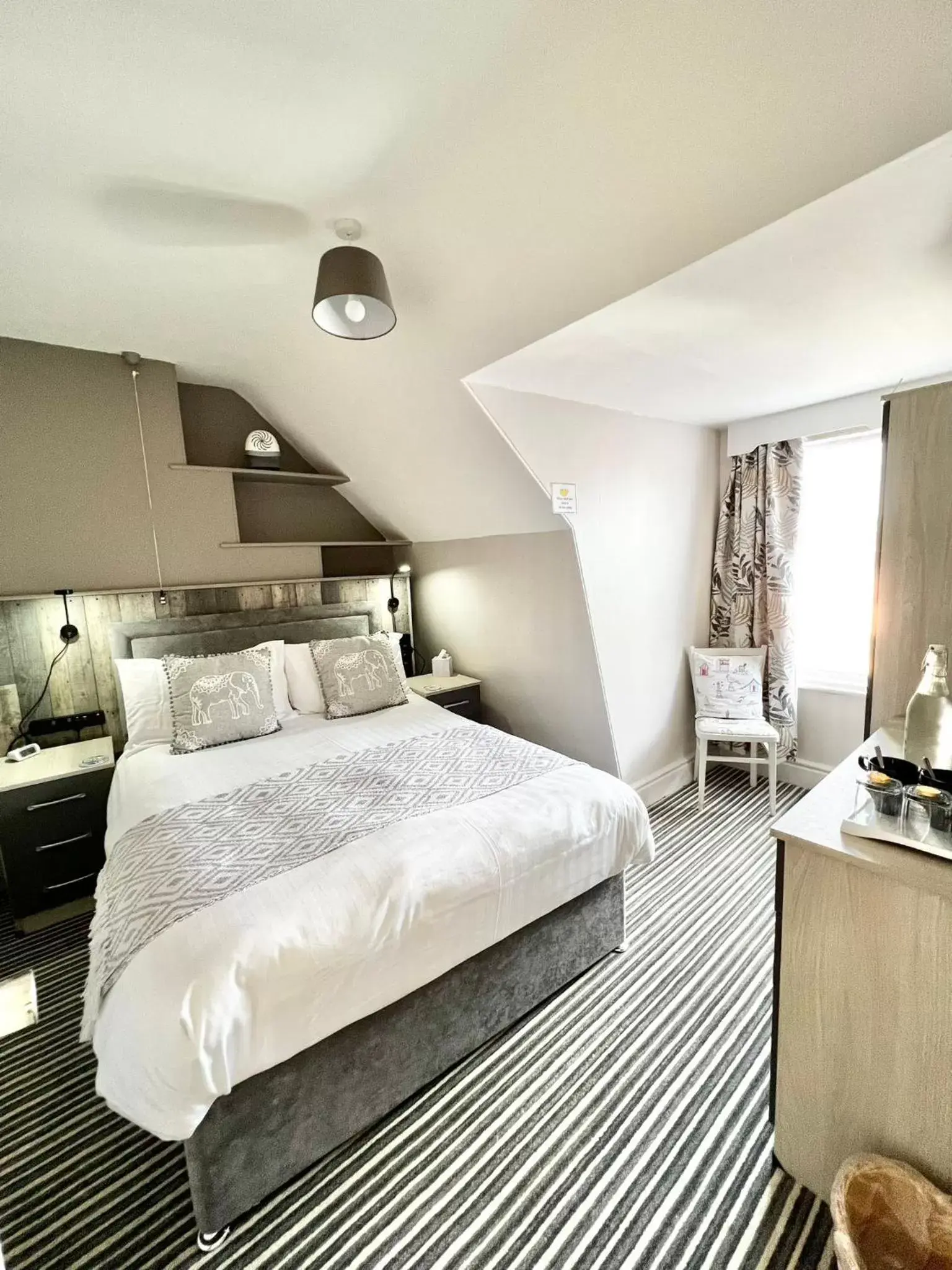 Double Room with Side Sea View in Belle Dene Guest House Double Room with Side Sea View in Belle Dene Guest House