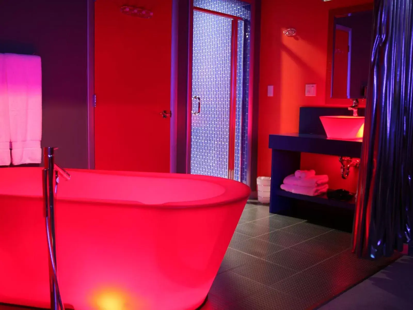 George's Spacepad Suite - single occupancy in The Roxbury George's Spacepad Suite - single occupancy in The Roxbury