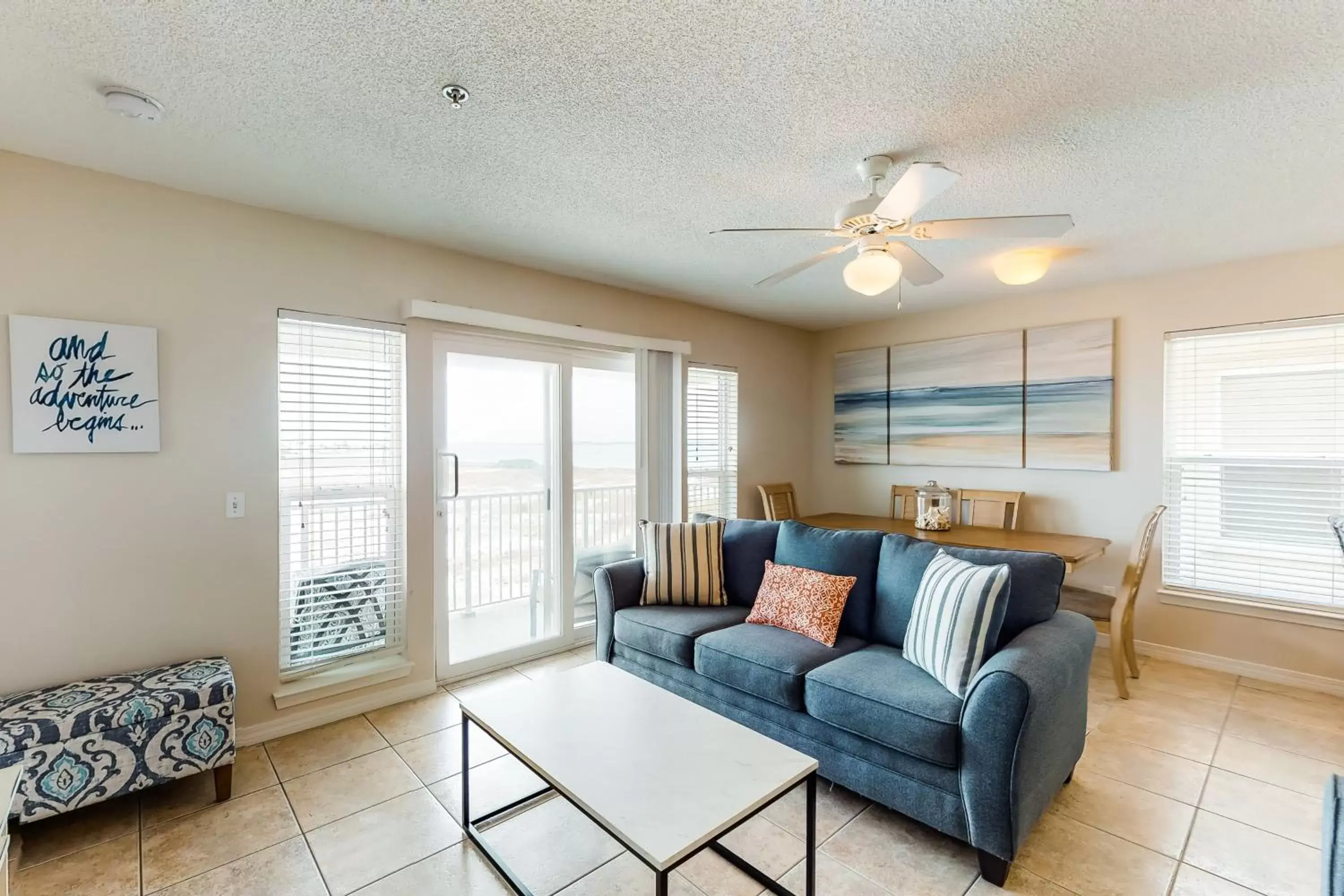 Apartment with Balcony in Gulf Island Condos Apartment with Balcony in Gulf Island Condos