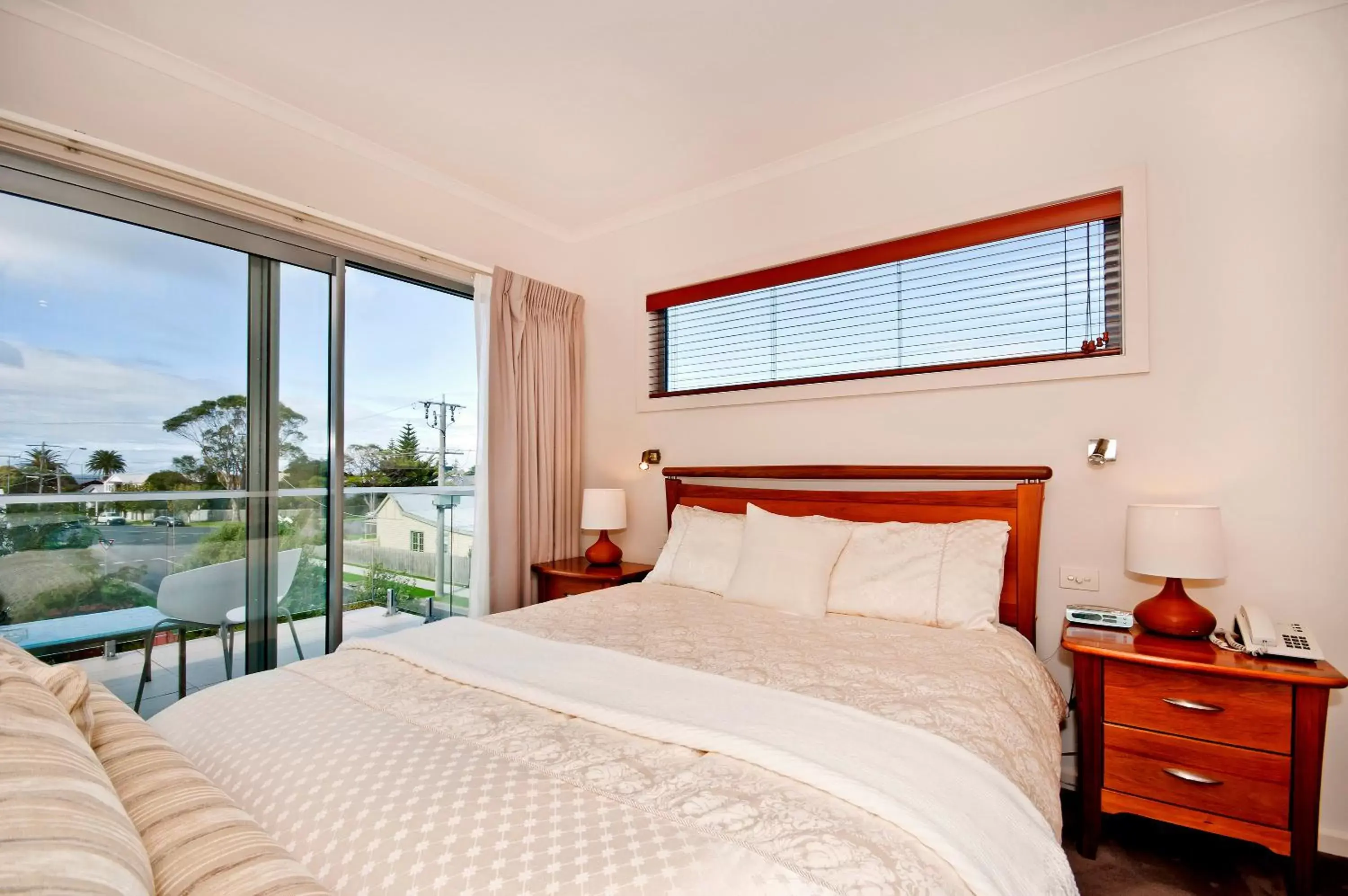 Bridge Queen Room in Captains at the Bay Bridge Queen Room in Captains at the Bay