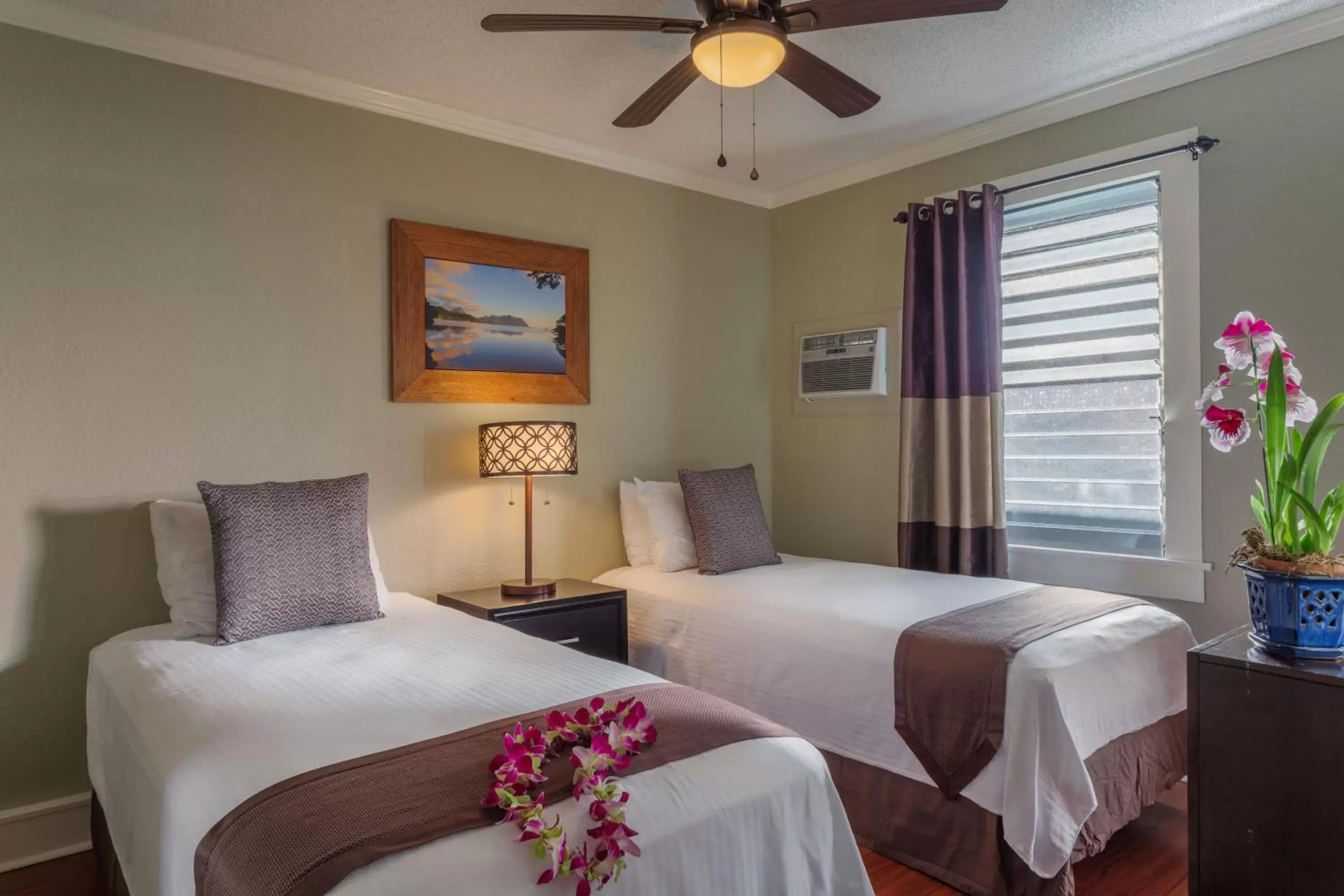 Two-Bedroom Cottage - Water Front in Paradise Bay Resort Two-Bedroom Cottage - Water Front in Paradise Bay Resort