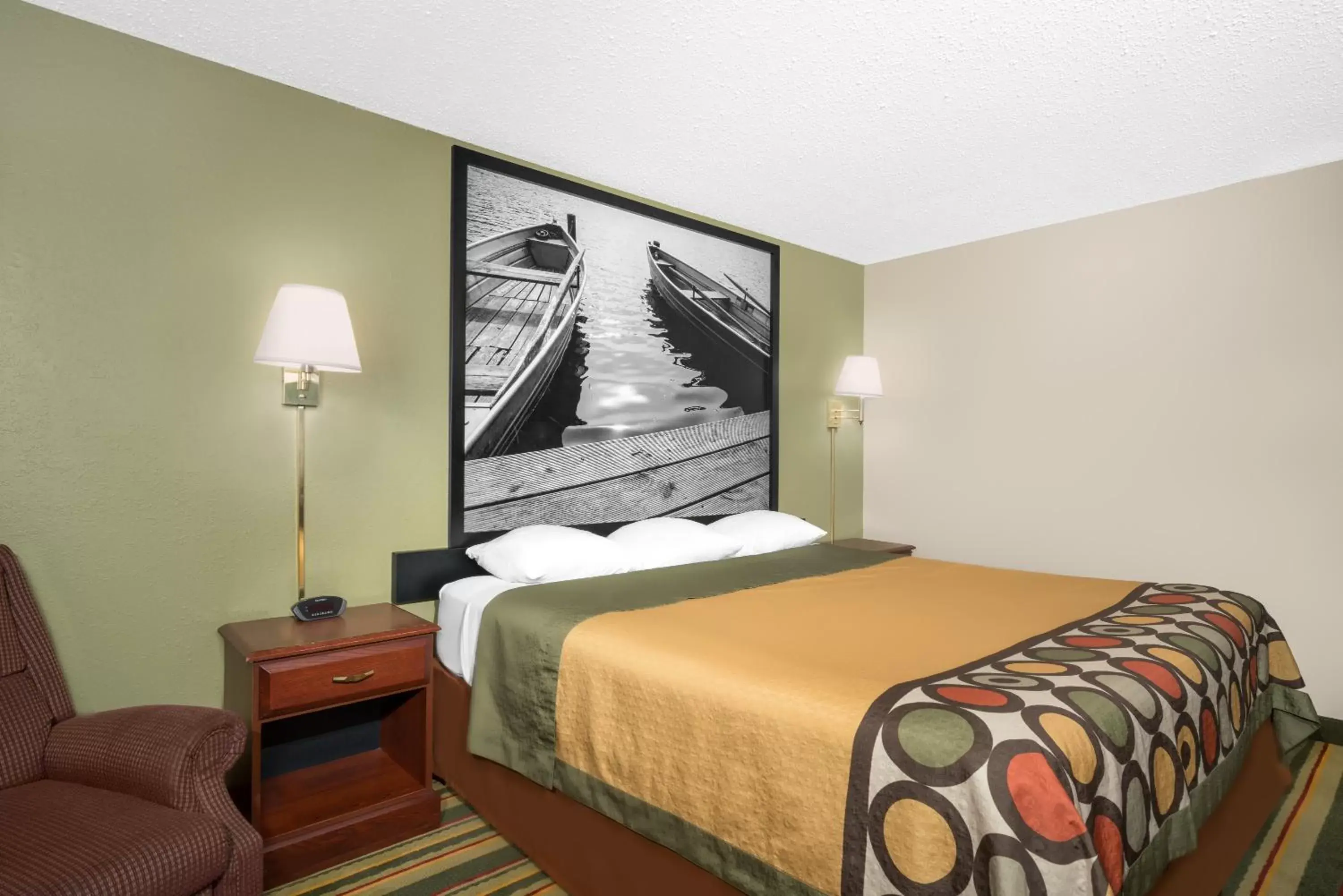 Queen Room with Bath Tub - Mobility Accessible/Non-Smoking in Super 8 by Wyndham Winona MN Queen Room with Bath Tub - Mobility Accessible/Non-Smoking in Super 8 by Wyndham Winona MN