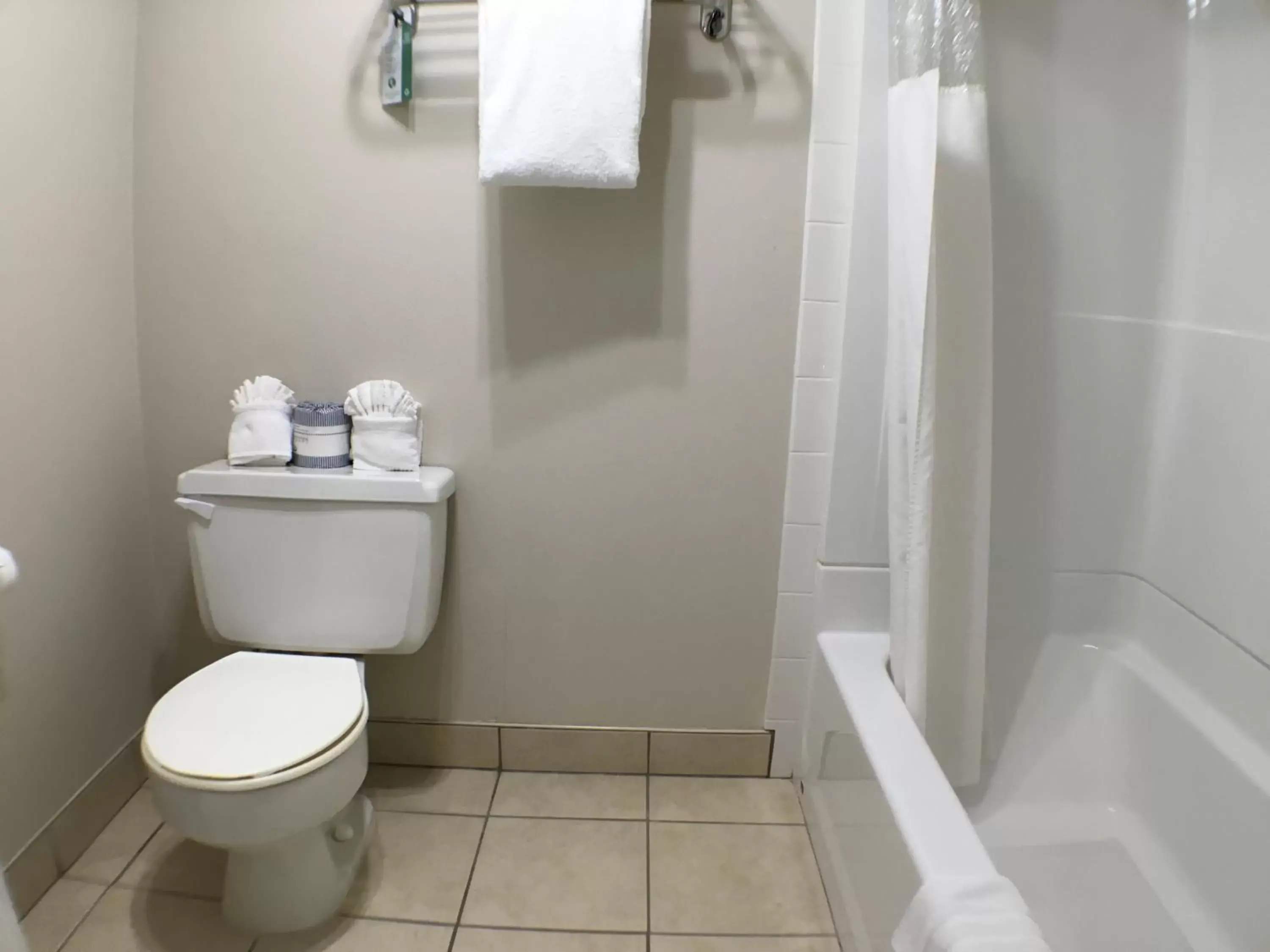 King Room in Pea Soup Andersen's Inn King Room in Pea Soup Andersen's Inn