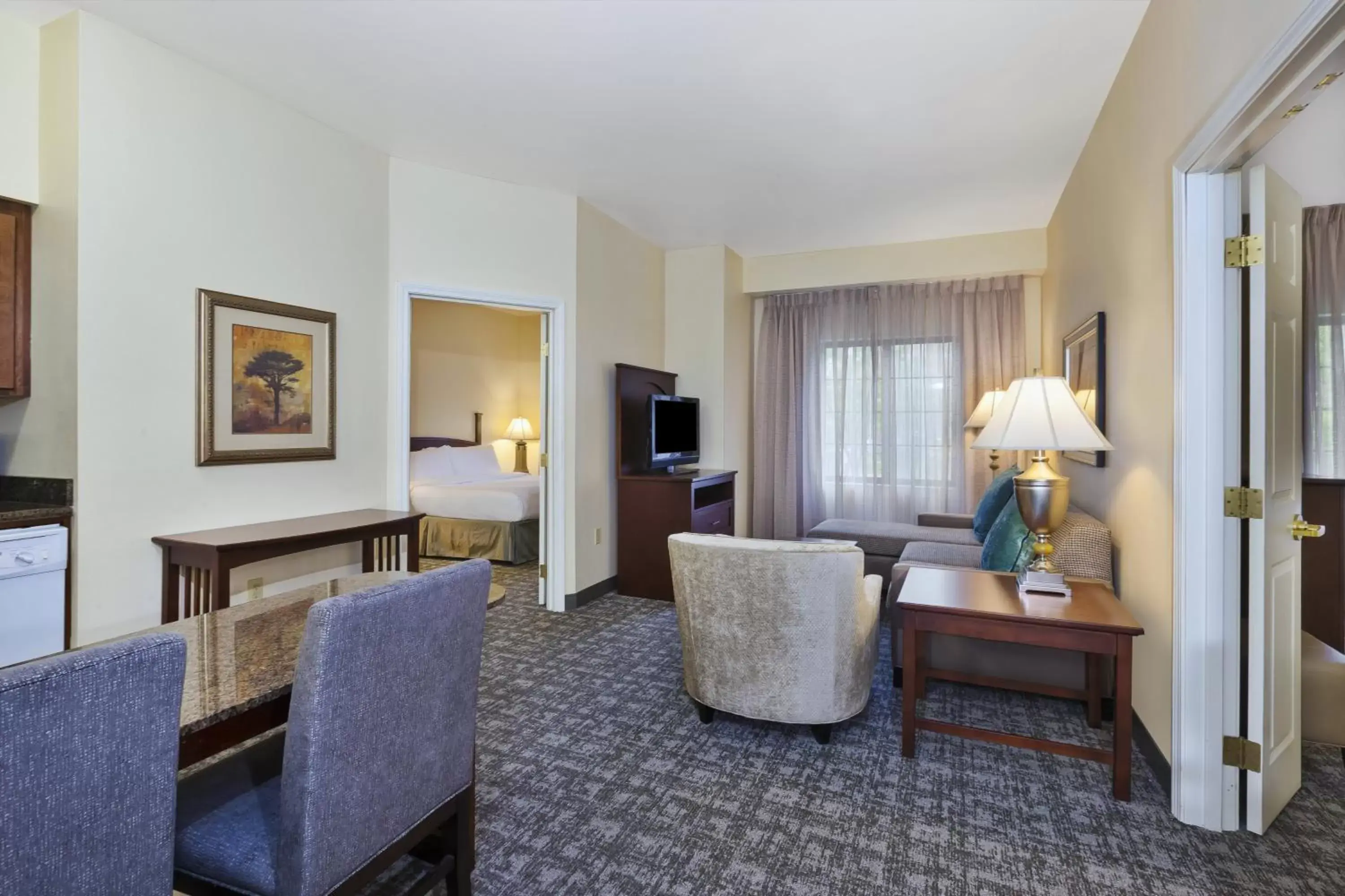Two-Bedroom Suite with One King, Two Queen and Sofa Bed in Staybridge Suites Lansing-Okemos by IHG Two-Bedroom Suite with One King, Two Queen and Sofa Bed in Staybridge Suites Lansing-Okemos by IHG