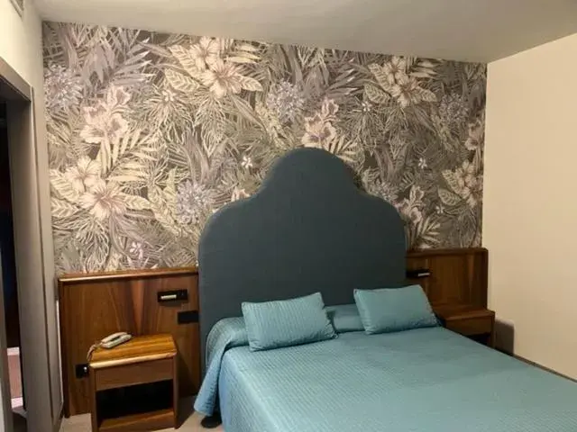 Deluxe Double Room with Balcony in Continental Hotel Deluxe Double Room with Balcony in Continental Hotel