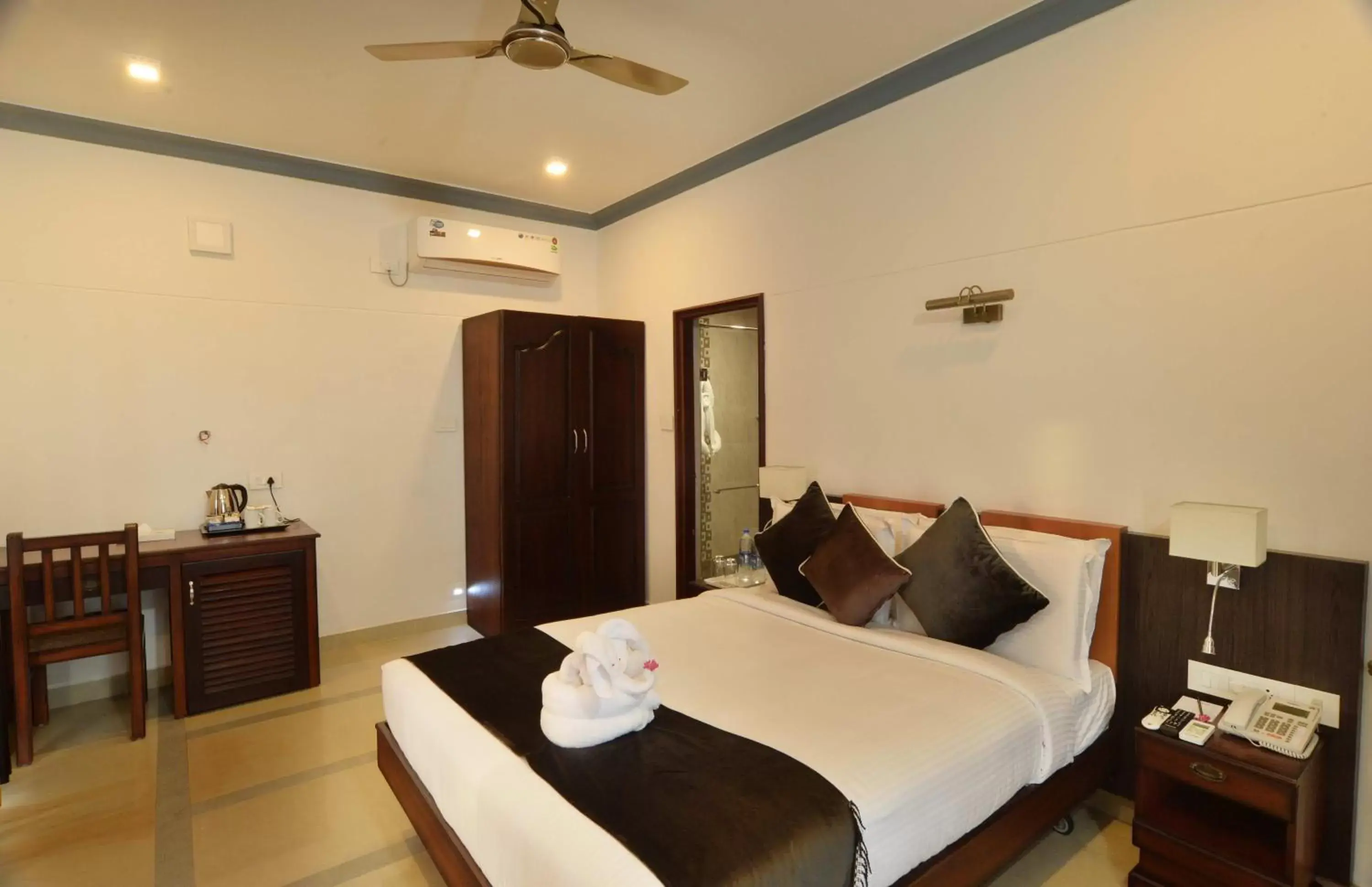 Deluxe Room in B'Canti Boutique Beach Resort Deluxe Room in B'Canti Boutique Beach Resort