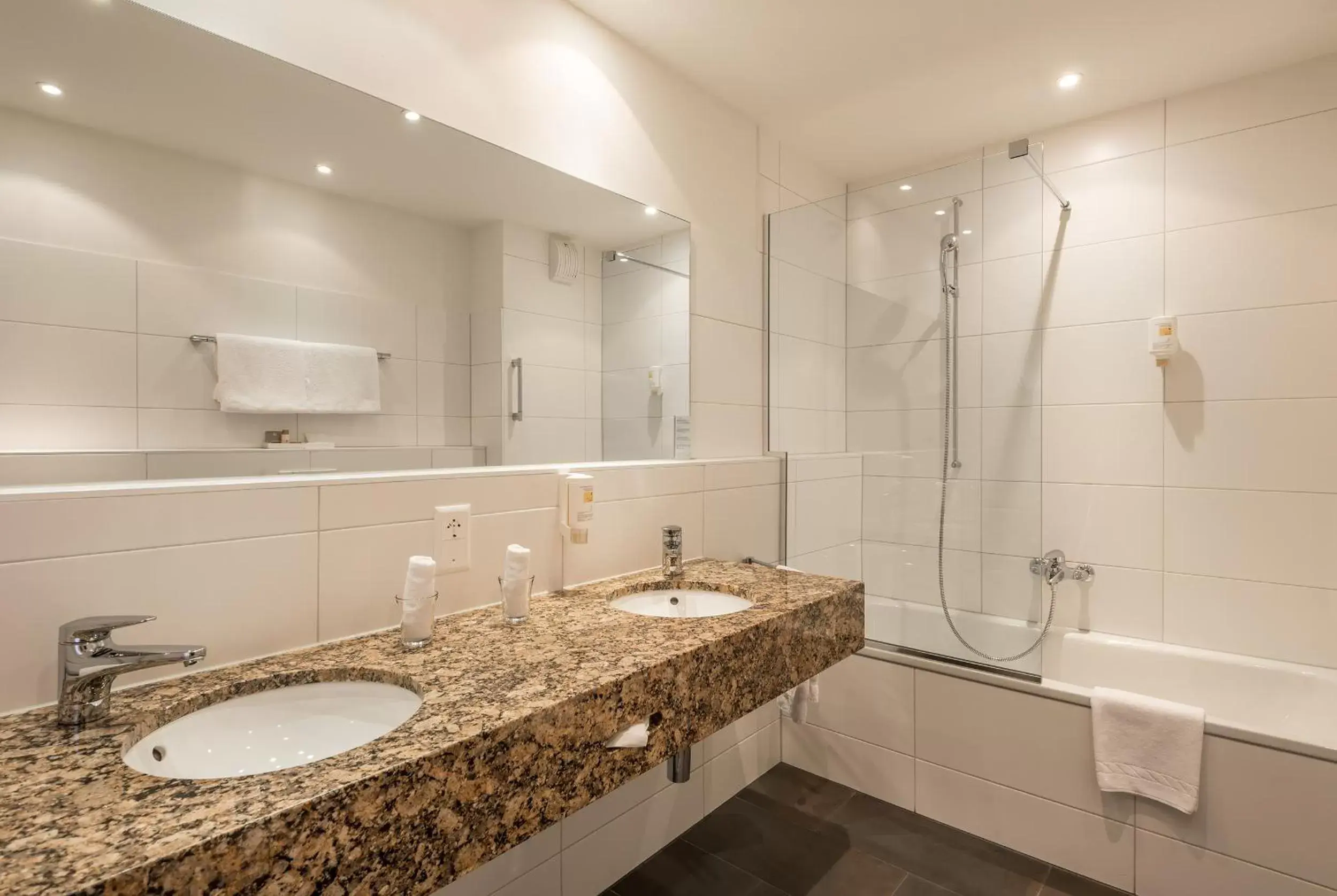 Junior Suite in Hotel Monopol Luzern Junior Suite in Hotel Monopol Luzern