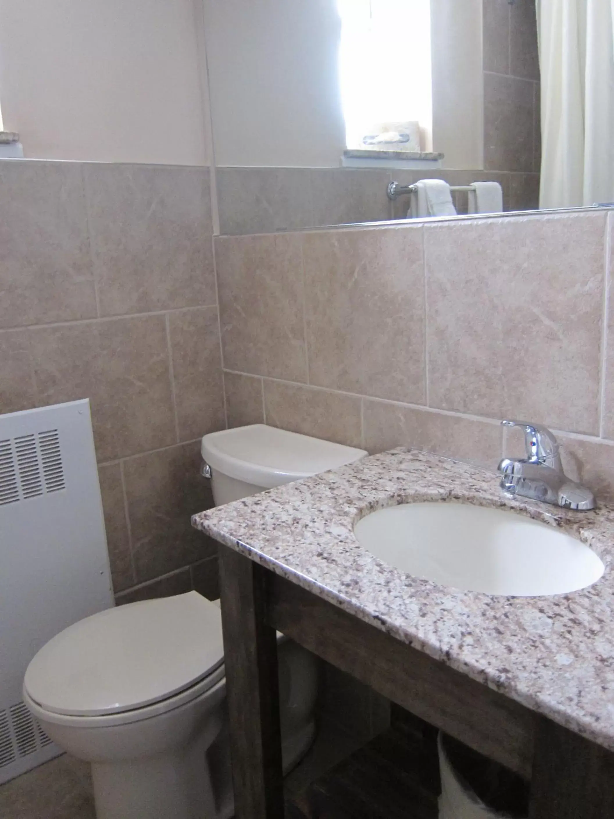 Standard Queen Room - Non-Smoking in Econo Lodge Downtown Standard Queen Room - Non-Smoking in Econo Lodge Downtown