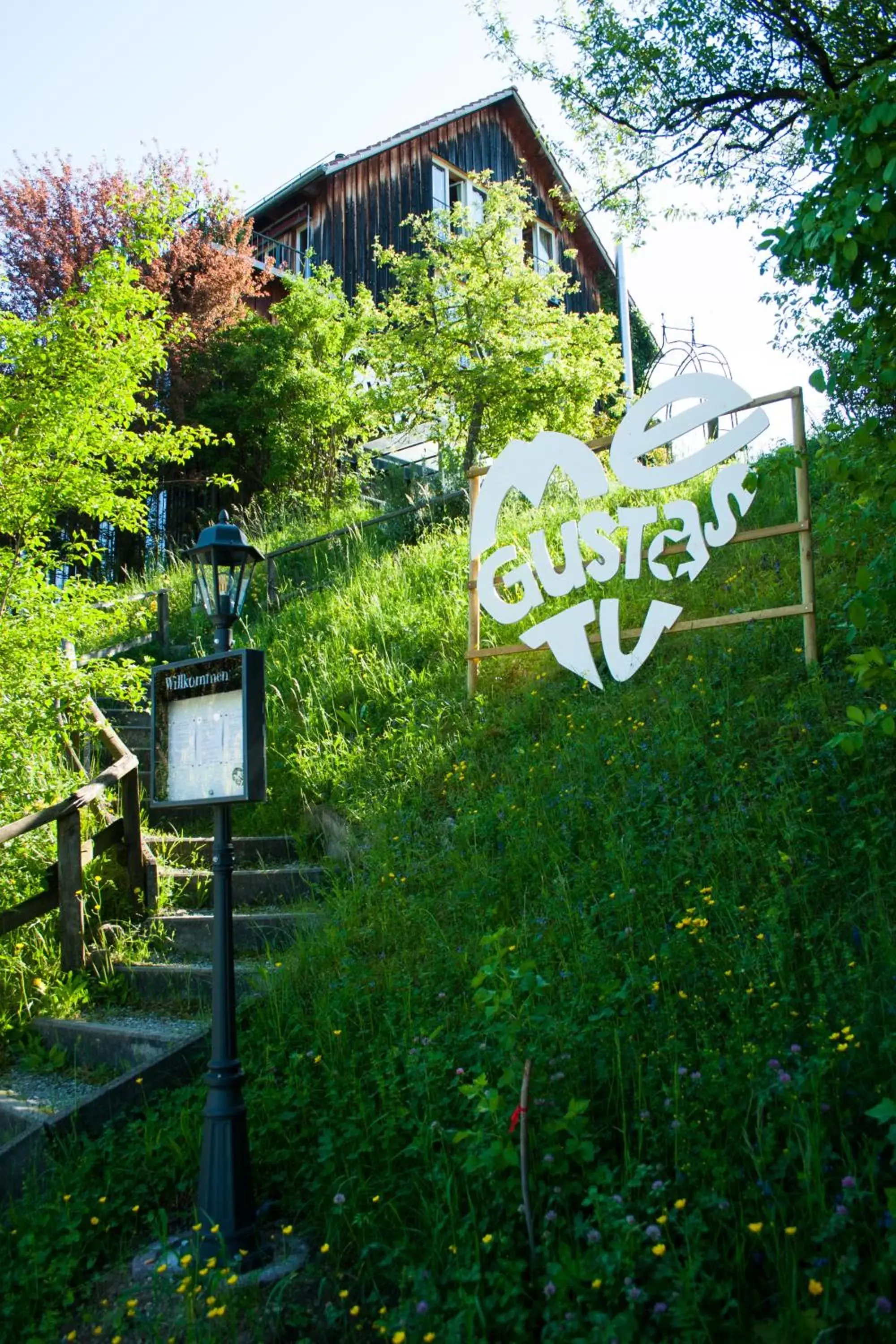 Property building in Me Gustas Tu - Séparée Property building in Me Gustas Tu - Séparée