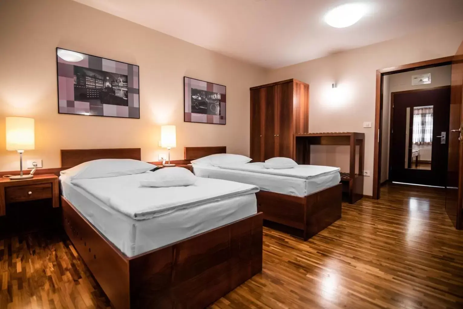 Twin Room - single occupancy in Hotel Dvor Jezersek Brnik Twin Room - single occupancy in Hotel Dvor Jezersek Brnik