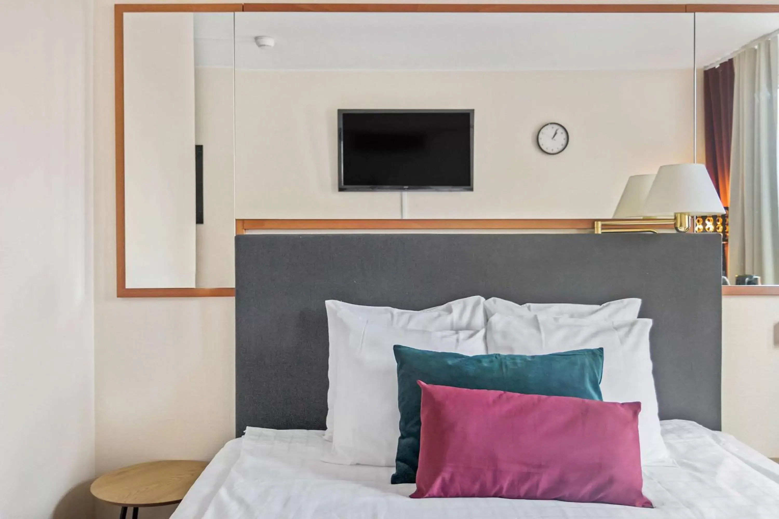 Superior Single Room with Queen Bed - Non-Smoking in Sure Hotel by Best Western Focus Superior Single Room with Queen Bed - Non-Smoking in Sure Hotel by Best Western Focus