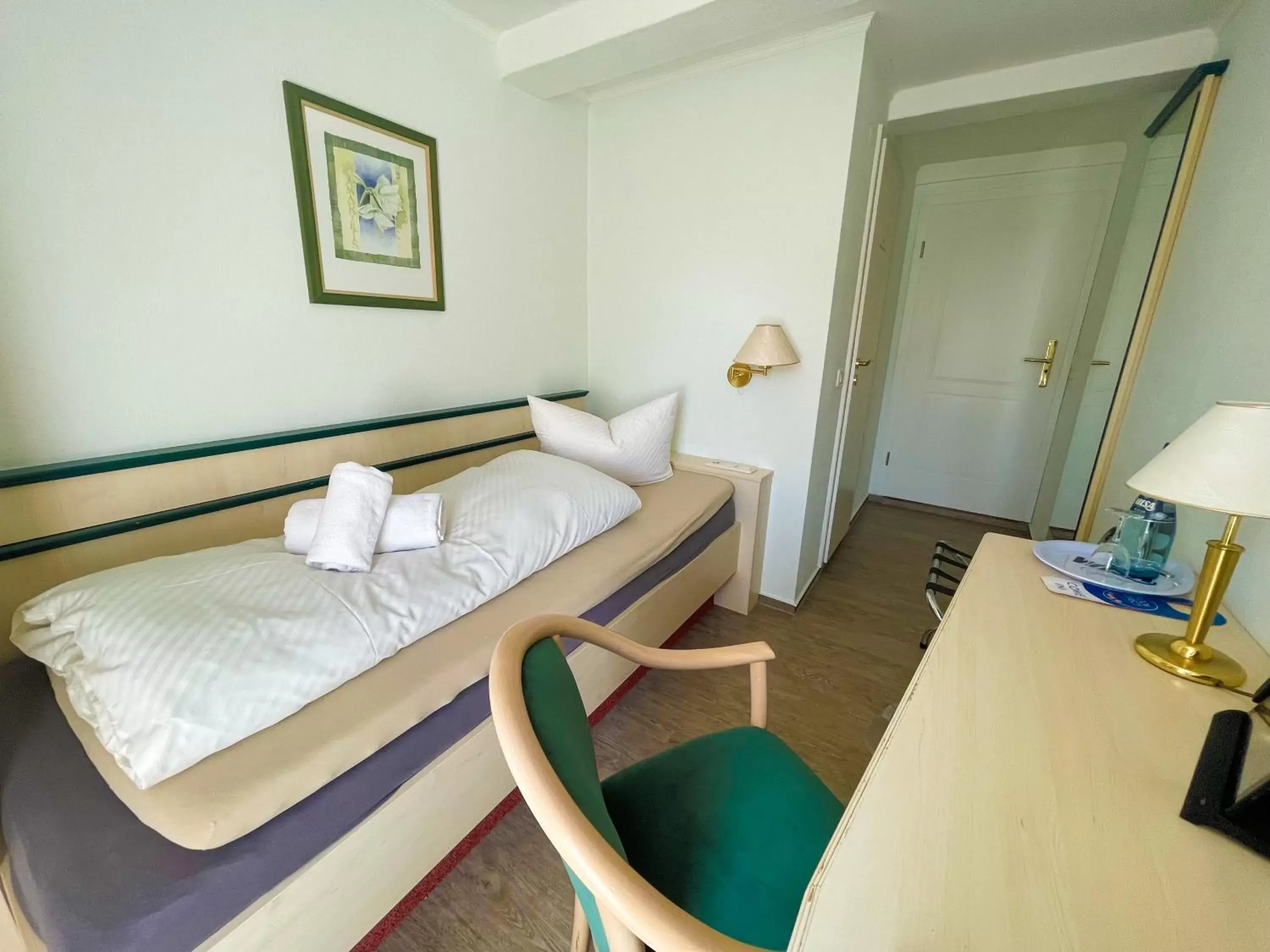 Small Single Room - single occupancy in Hotel Schnehagen Small Single Room - single occupancy in Hotel Schnehagen