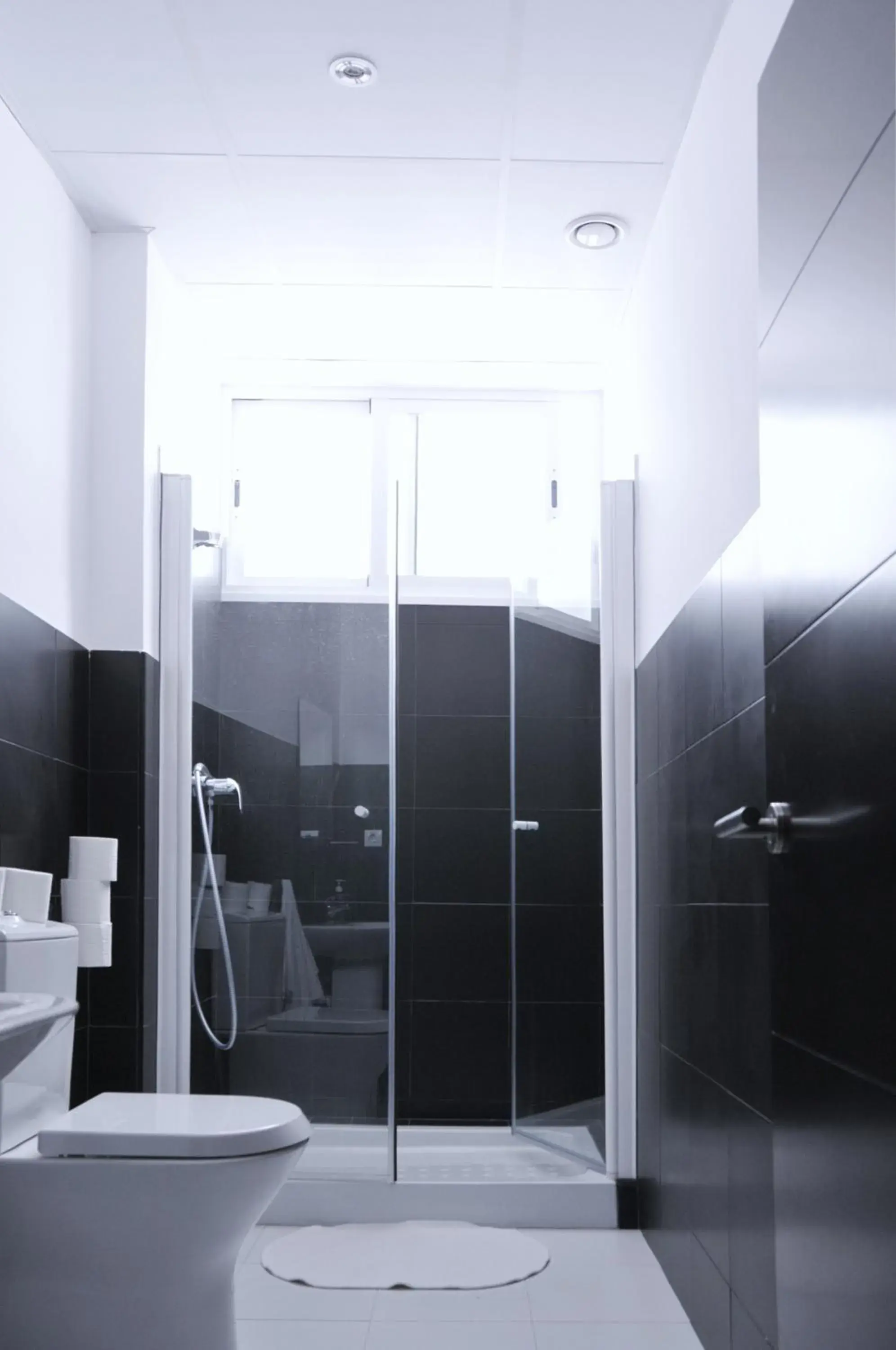 Family Room with Private Bathroom in Oasis Backpackers' Hostel Palace Sevilla Family Room with Private Bathroom in Oasis Backpackers' Hostel Palace Sevilla