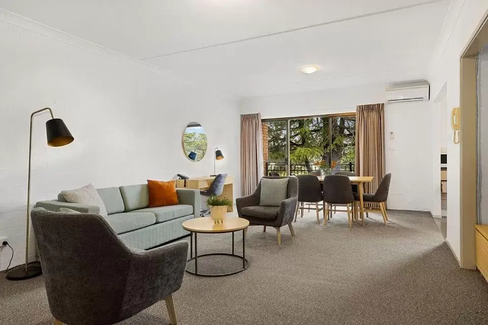 Oxley Court Serviced Apartments Oxley Court Serviced Apartments