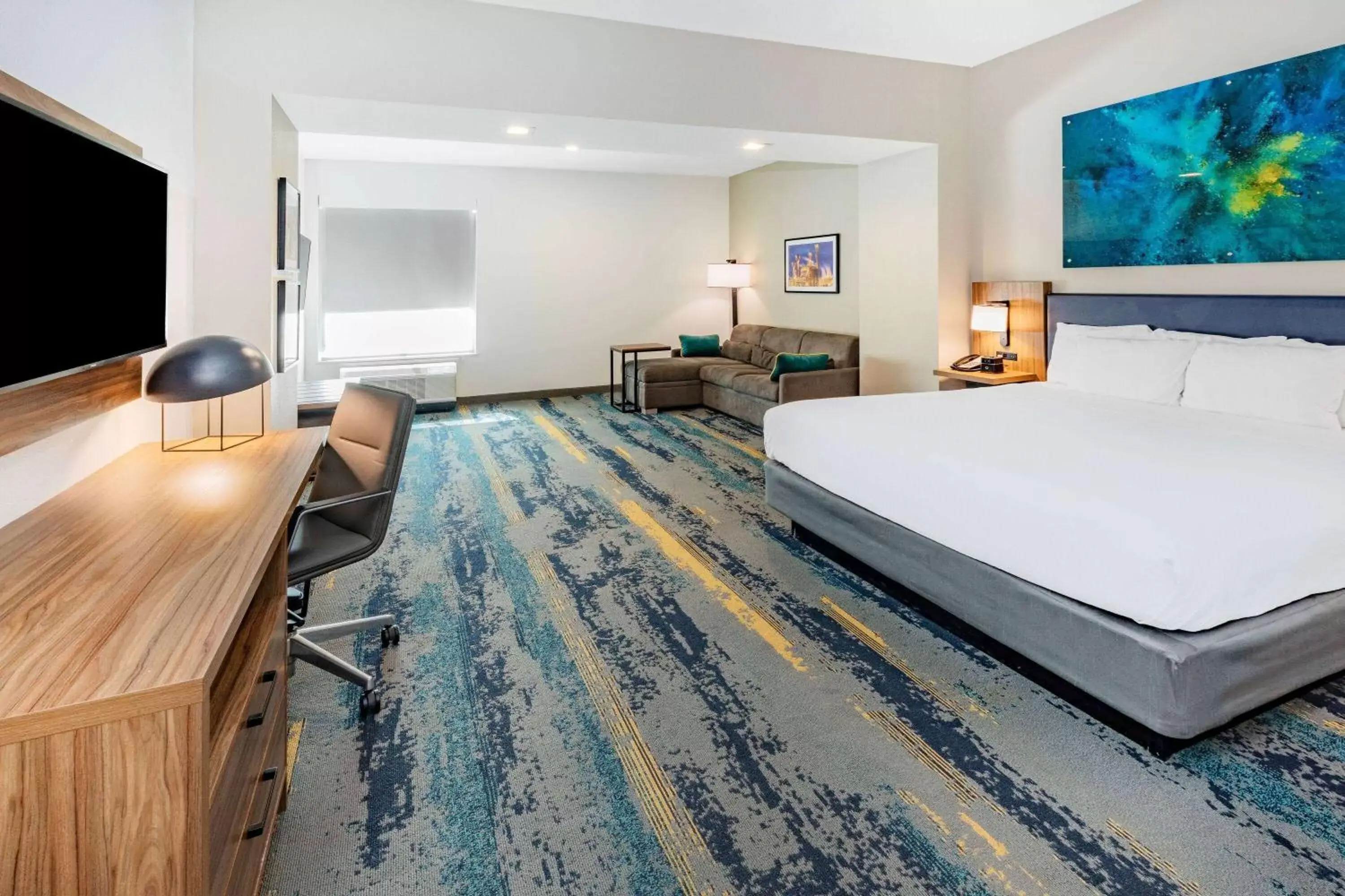 Deluxe King Room - Non-Smoking in La Quinta Inn & Suites by Wyndham Texas City I 45 Deluxe King Room - Non-Smoking in La Quinta Inn & Suites by Wyndham Texas City I 45