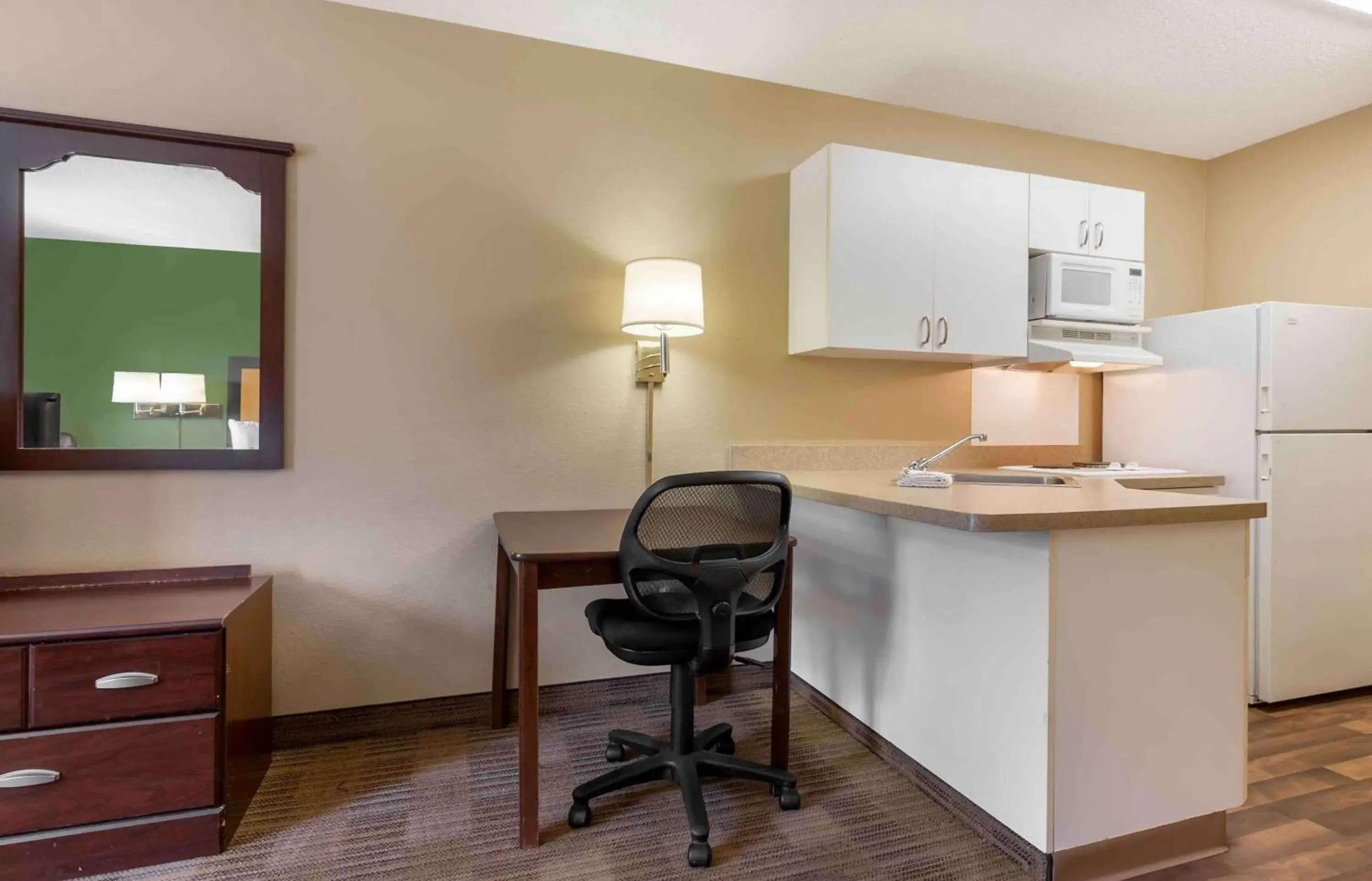 Queen studio with 1 Queen Bed - Disability Access/Non-Smoking in Extended Stay America Select Suites - Fayetteville - Springdale Queen studio with 1 Queen Bed - Disability Access/Non-Smoking in Extended Stay America Select Suites - Fayetteville - Springdale