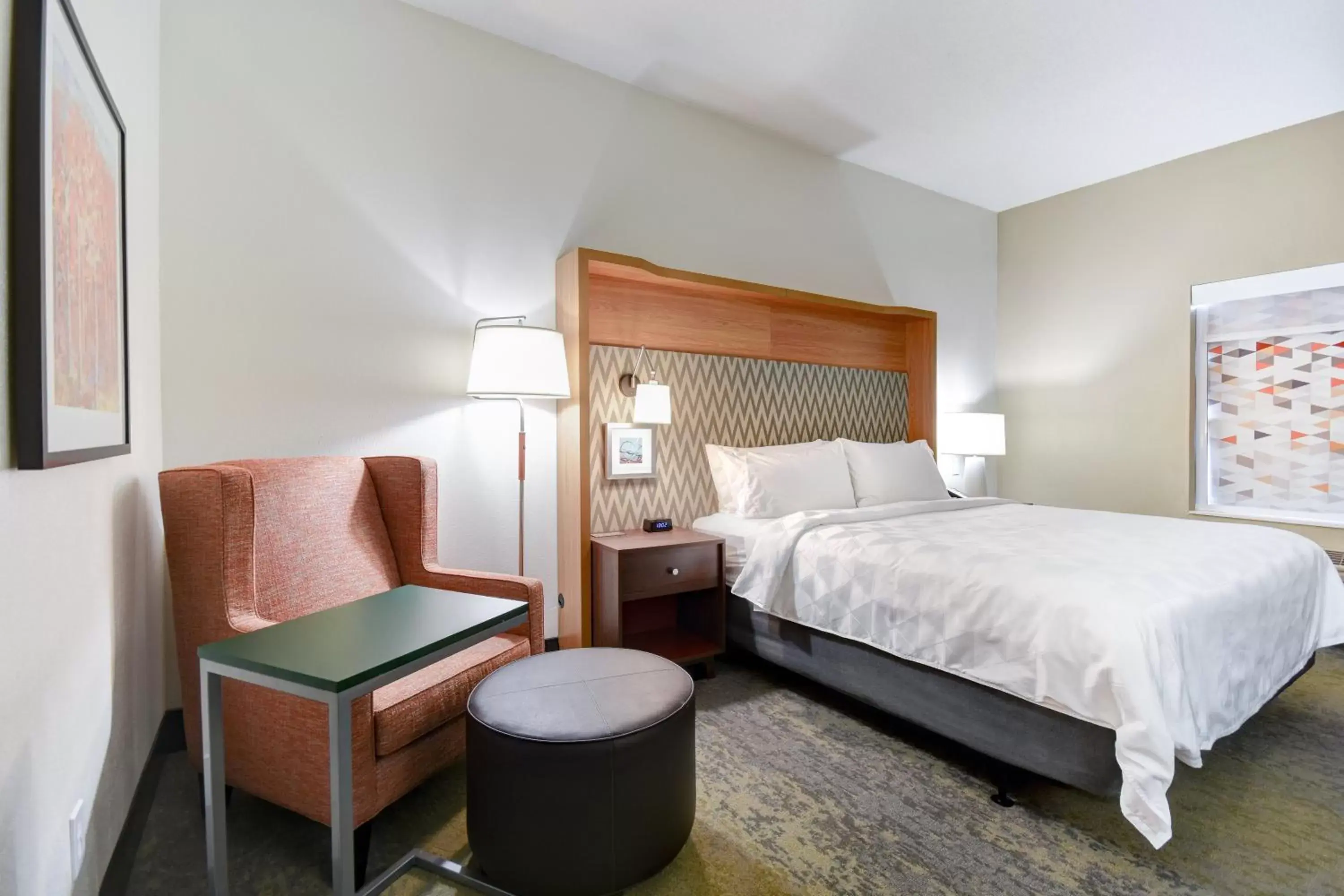 Standard King Room in Holiday Inn Allentown-Bethlehem by IHG Standard King Room in Holiday Inn Allentown-Bethlehem by IHG