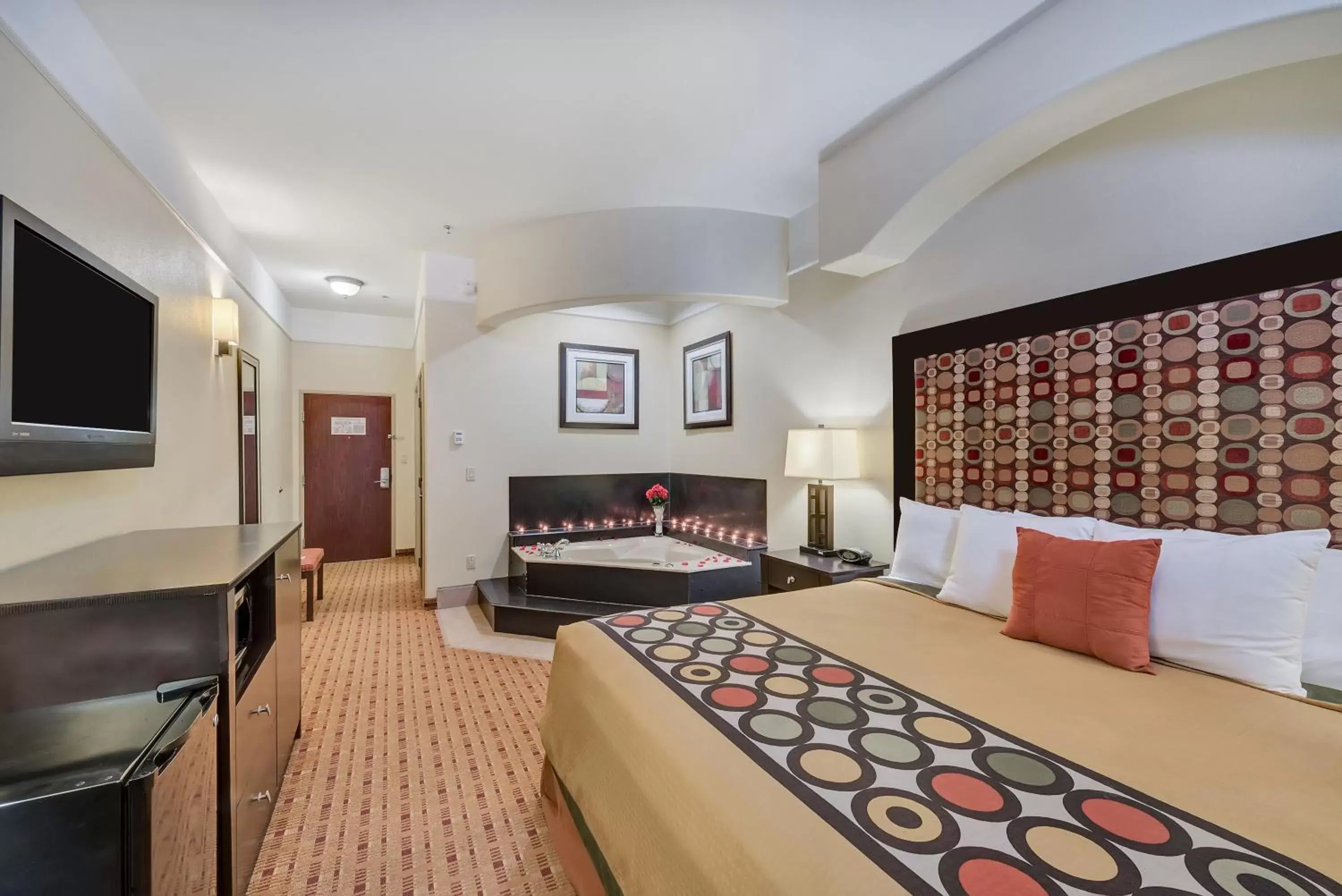 King Suite with Spa Bath - Non-Smoking in Super 8 by Wyndham Hidalgo at La Plaza Mall & Mcallen Airport King Suite with Spa Bath - Non-Smoking in Super 8 by Wyndham Hidalgo at La Plaza Mall & Mcallen Airport