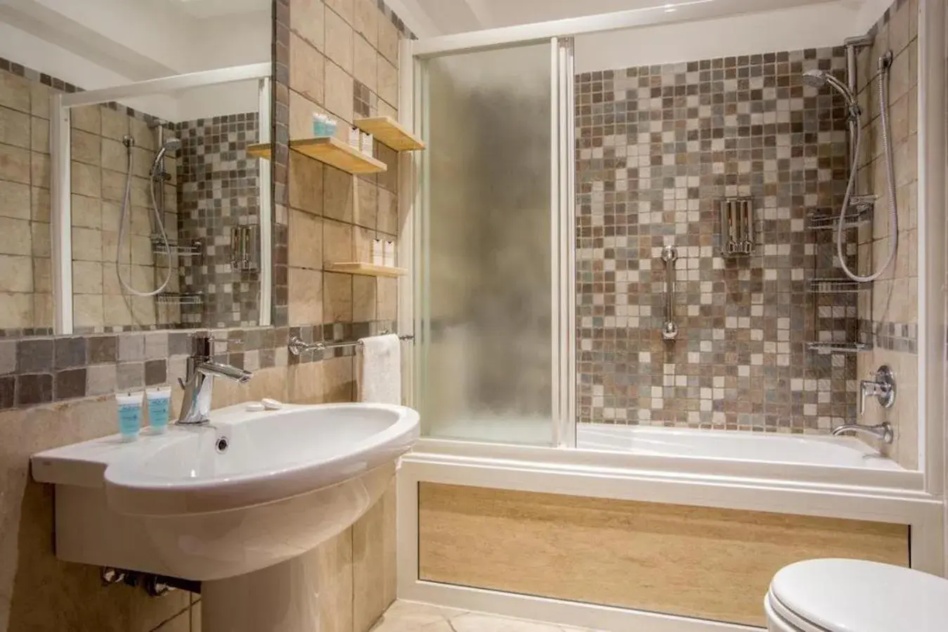 Double Room with Private External Bathroom in Basilio 55 Rome Double Room with Private External Bathroom in Basilio 55 Rome