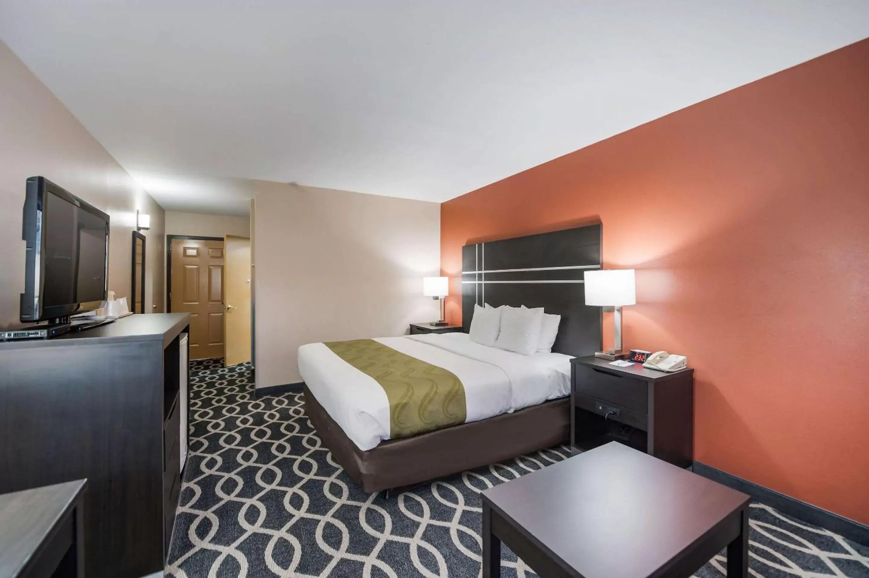 King Room with Roll-In Shower - Accessible/Non-Smoking in Quality Inn Jacksonville near Little Rock Air Force Base King Room with Roll-In Shower - Accessible/Non-Smoking in Quality Inn Jacksonville near Little Rock Air Force Base