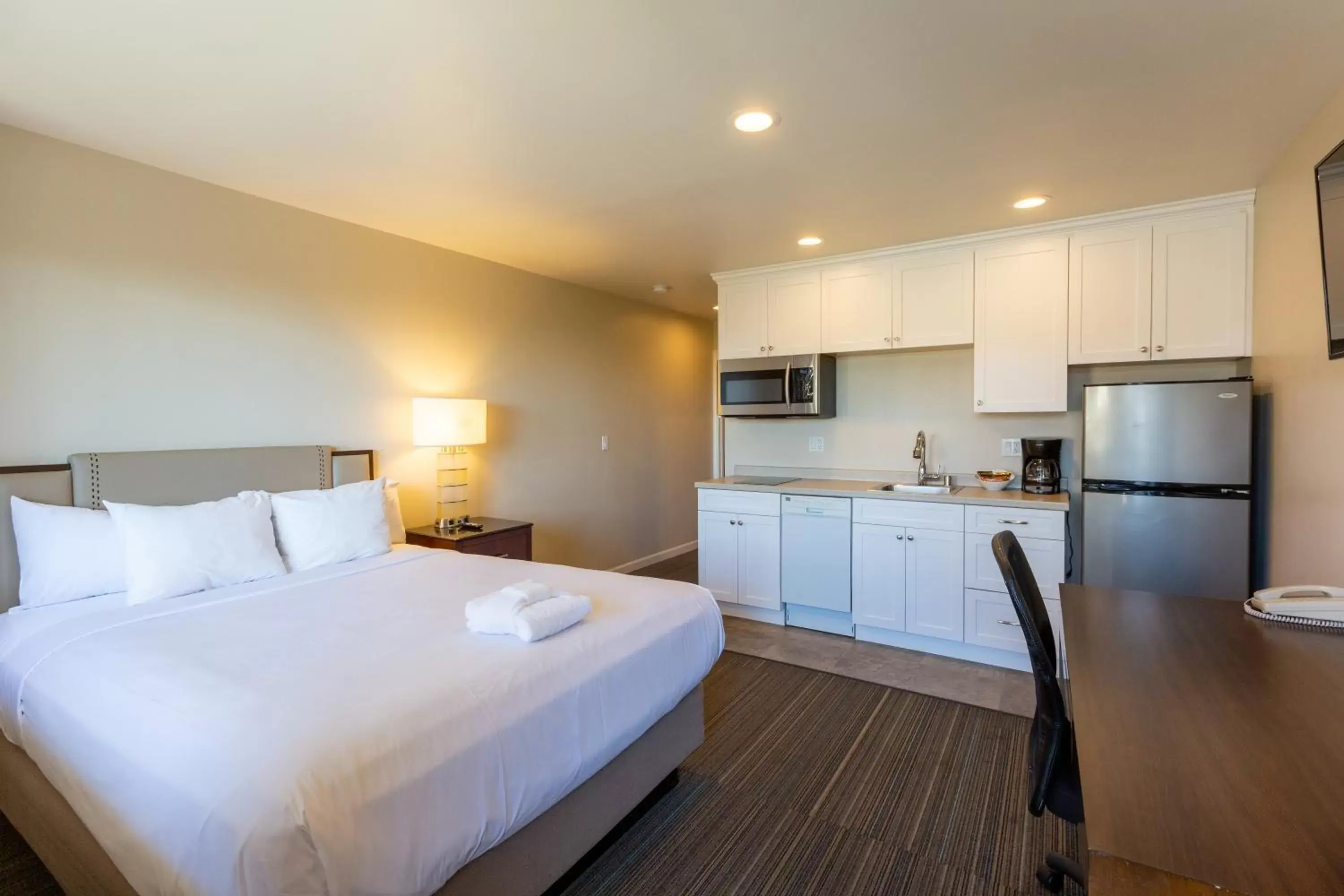 Deluxe Family Suite in Moonlight Beach Motel Deluxe Family Suite in Moonlight Beach Motel