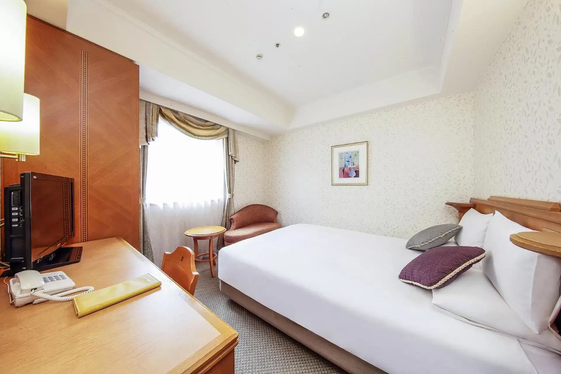 Moderate Queen Room - Smoking in KOKO HOTEL Osaka Shinsaibashi Moderate Queen Room - Smoking in KOKO HOTEL Osaka Shinsaibashi