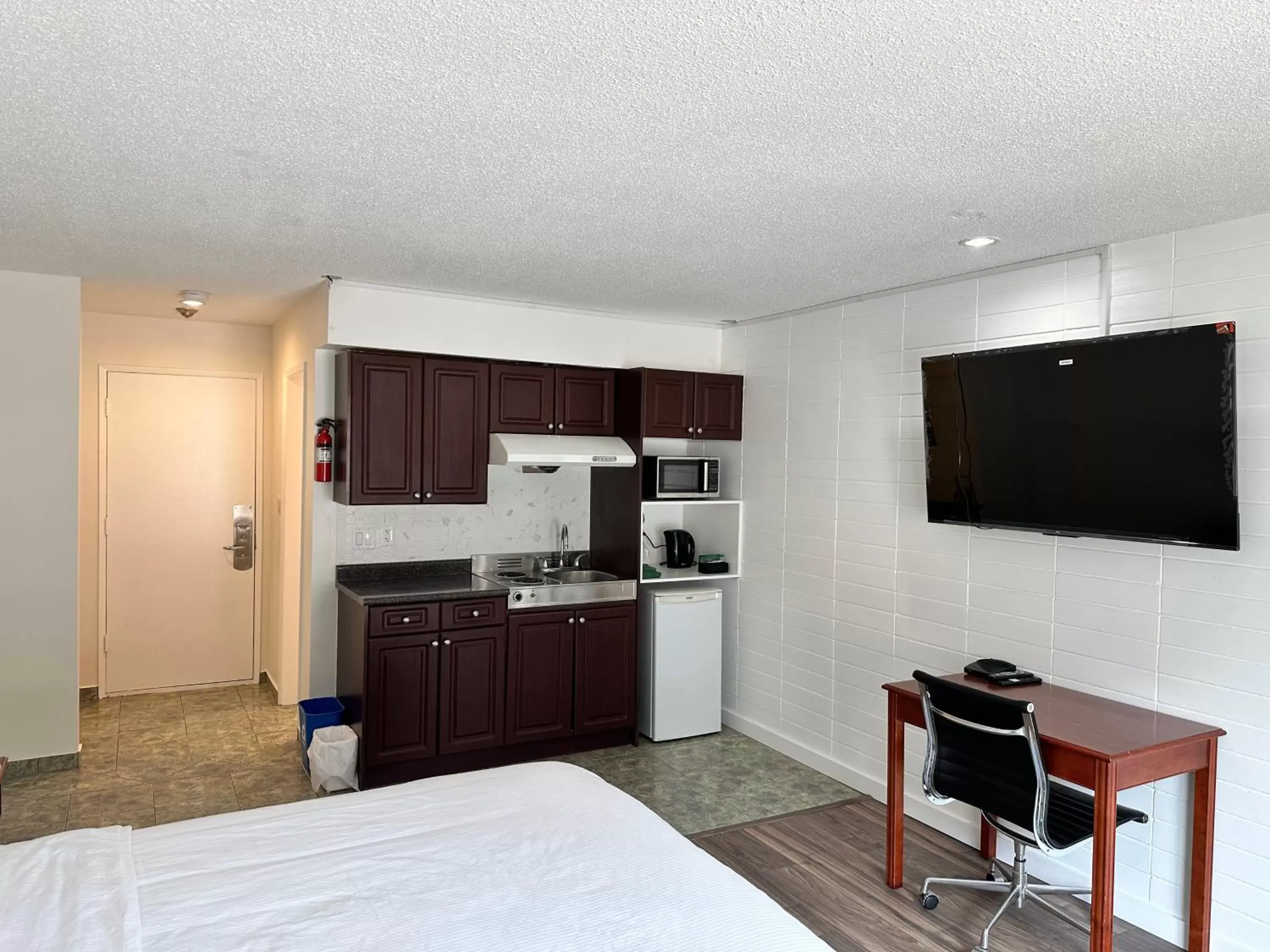 Family Studio in August Jack Inn Family Studio in August Jack Inn