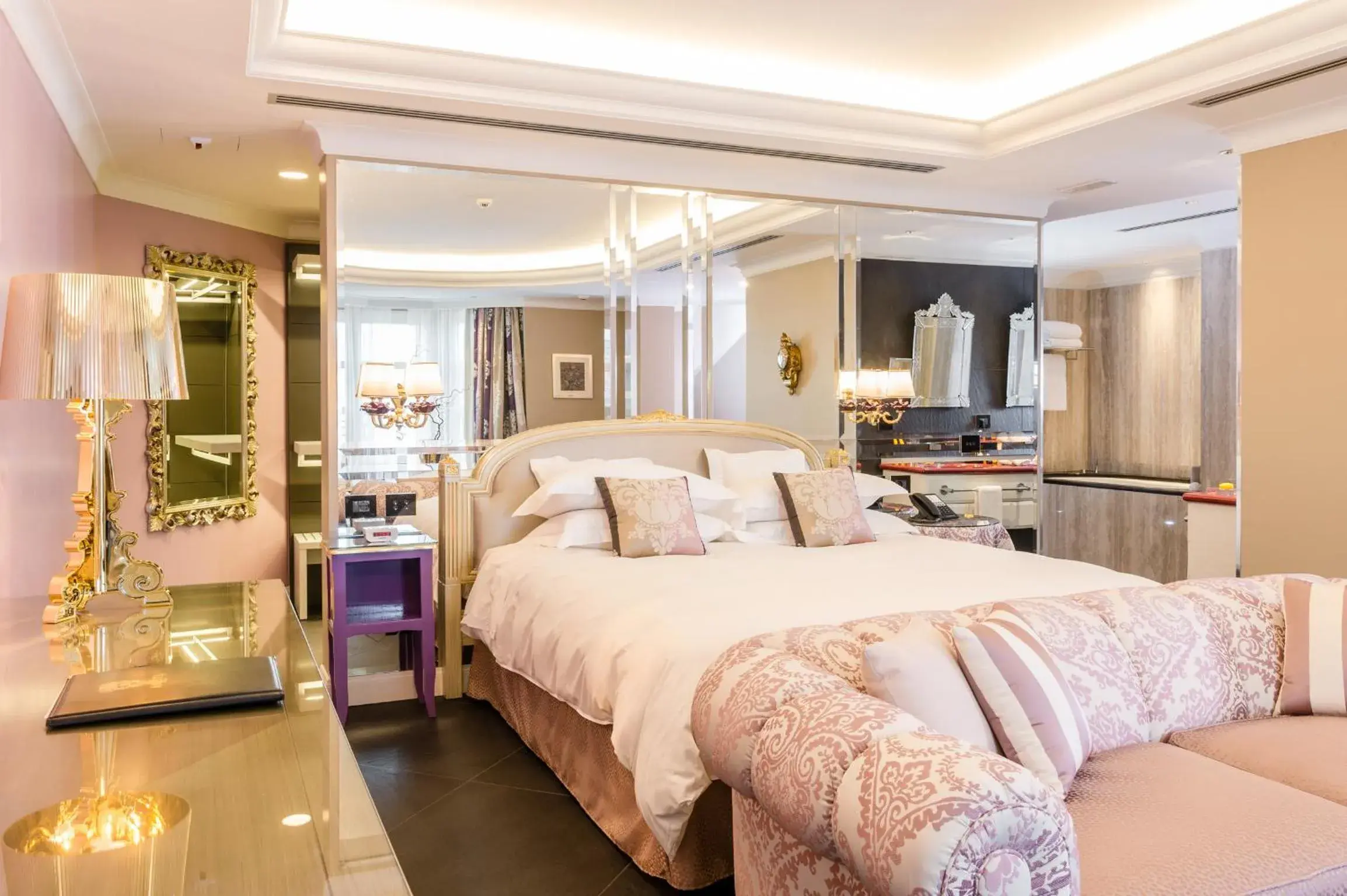 Superior Suite with Lake View in Villa e Palazzo Aminta - A Leading Hotel of The World Superior Suite with Lake View in Villa e Palazzo Aminta - A Leading Hotel of The World