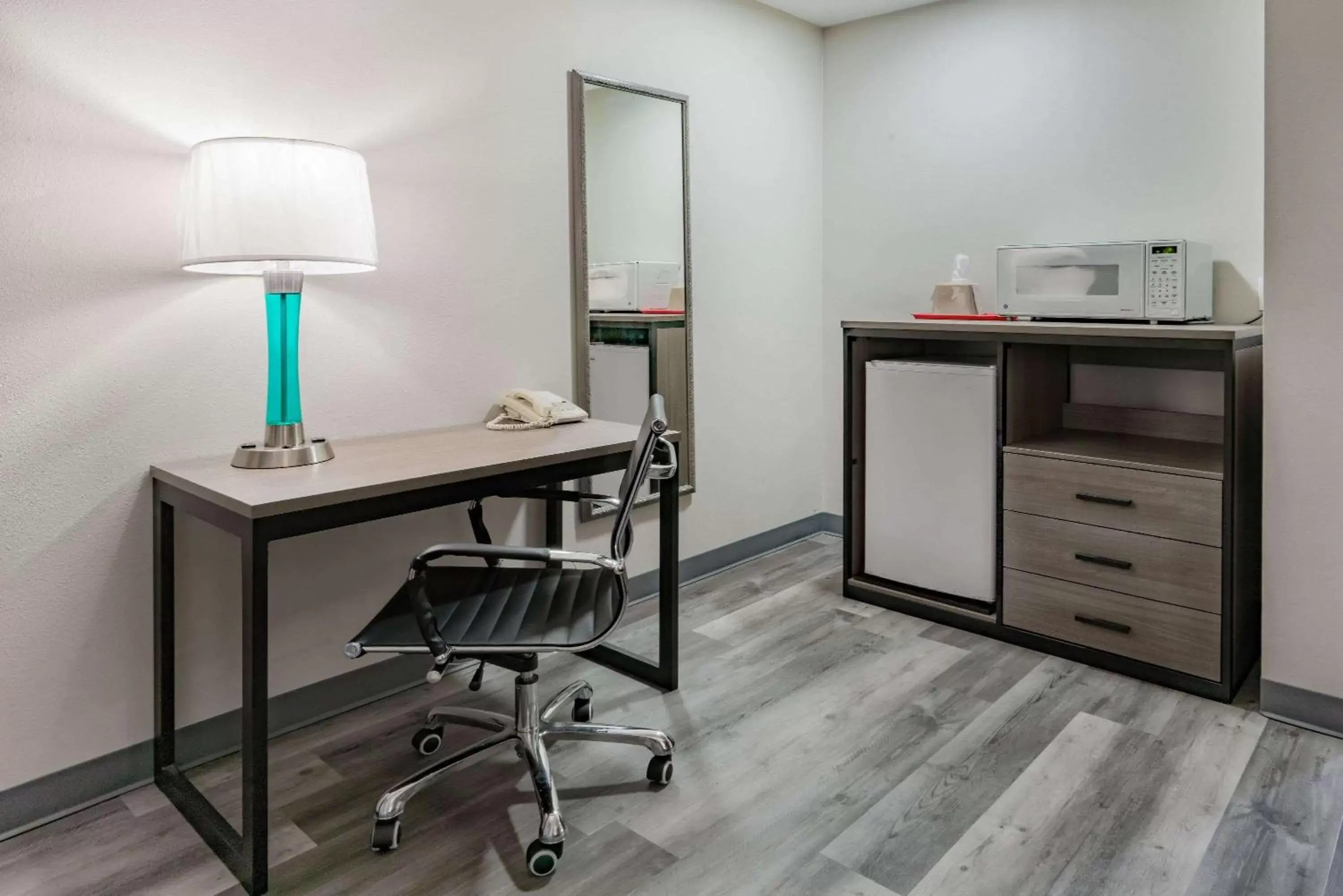 Queen Room with Two Queen Beds and Roll-In Shower - Mobility Accessible/Non-Smoking in Super 8 by Wyndham Amarillo West Queen Room with Two Queen Beds and Roll-In Shower - Mobility Accessible/Non-Smoking in Super 8 by Wyndham Amarillo West