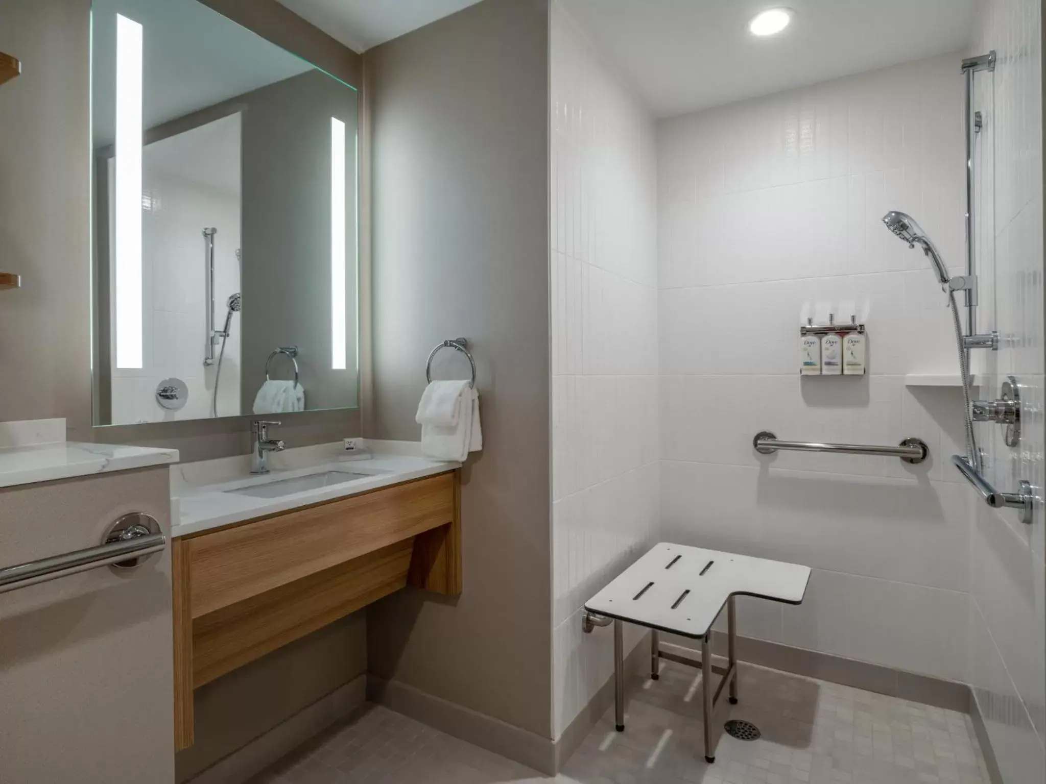 King Studio Suite with Roll-In Shower and View in Staybridge Suites Chicago O'Hare - Rosemont by IHG King Studio Suite with Roll-In Shower and View in Staybridge Suites Chicago O'Hare - Rosemont by IHG