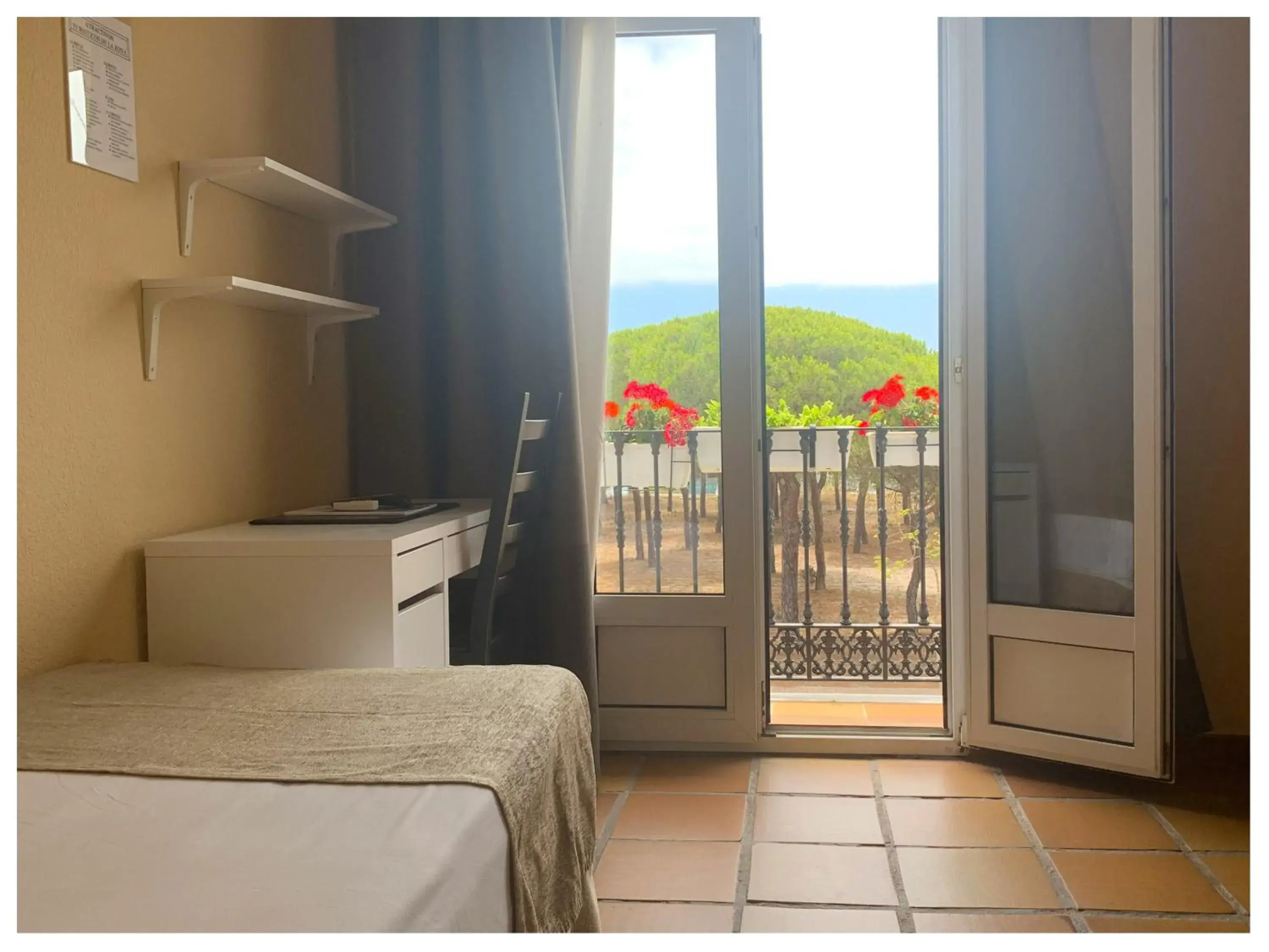Single Room in Hotel Albaida Nature Single Room in Hotel Albaida Nature