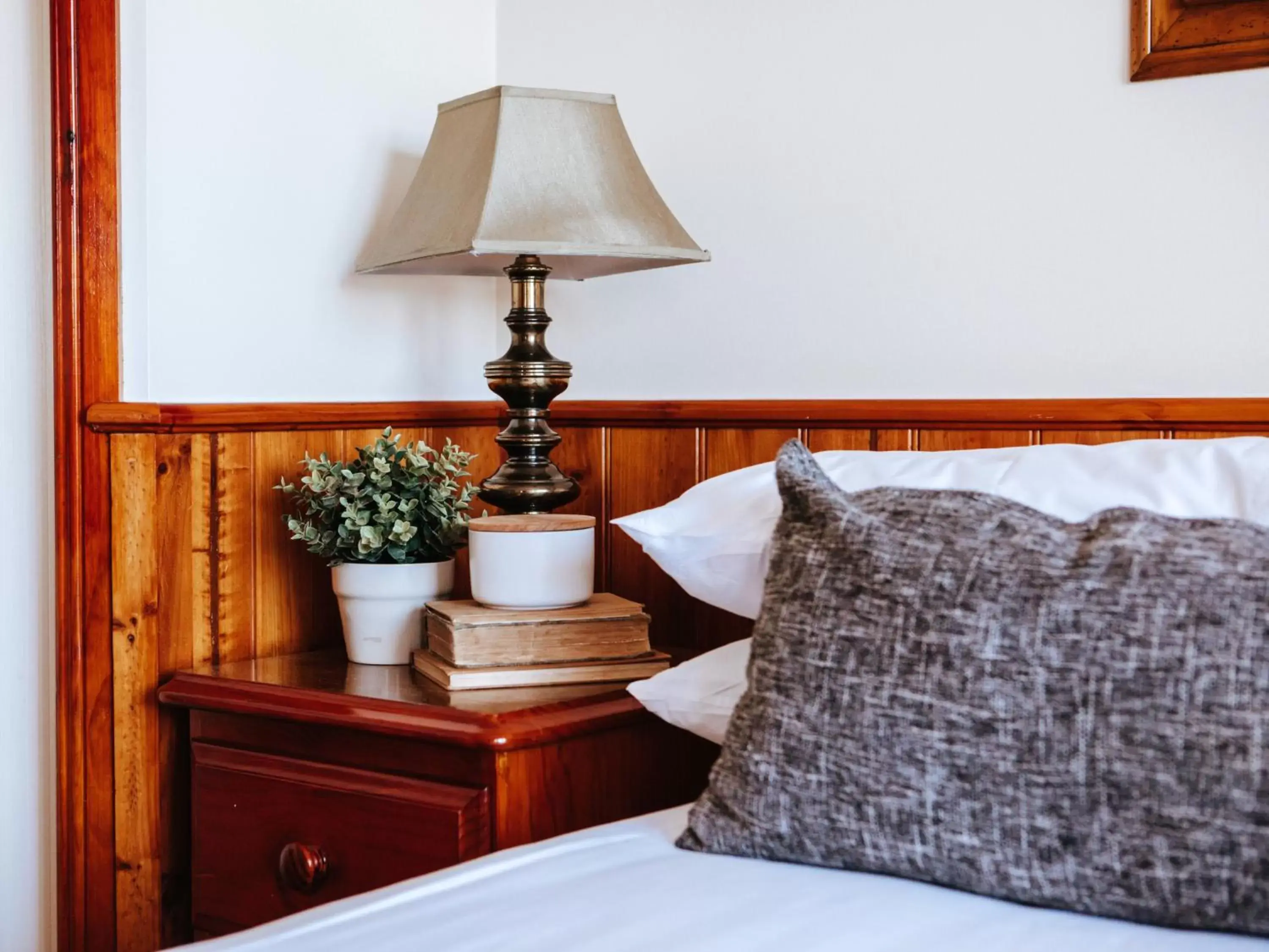 Standard Queen Room in Astor Inn Standard Queen Room in Astor Inn