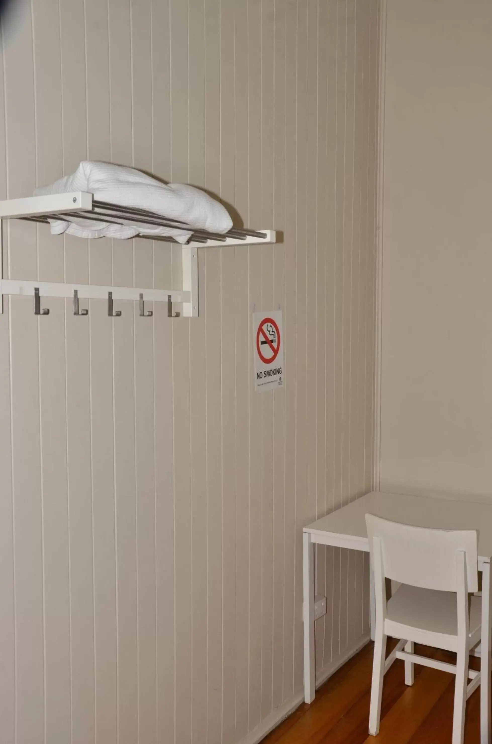 Economy Single Room with Shared Bathroom in Royal Gatton Hotel Economy Single Room with Shared Bathroom in Royal Gatton Hotel