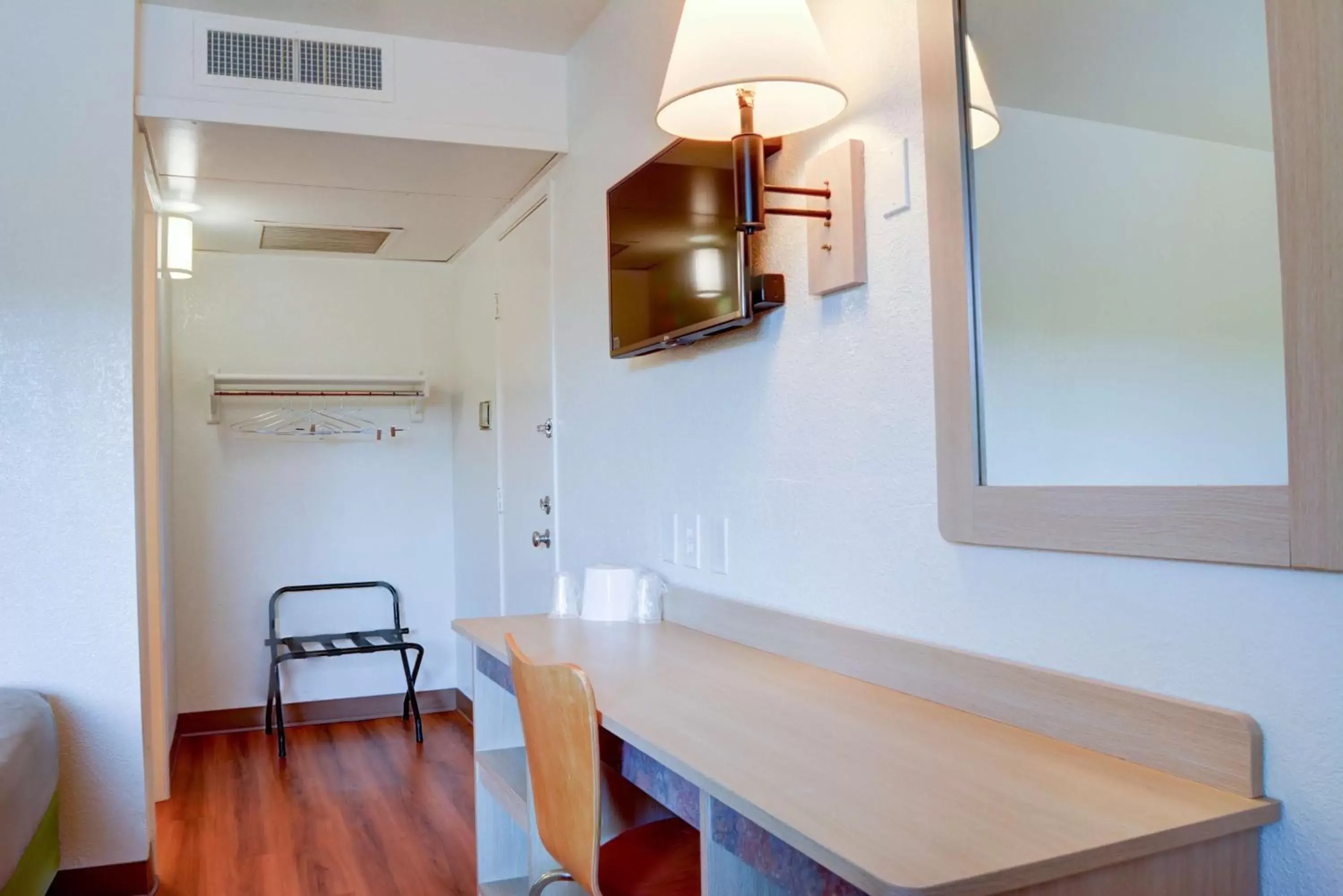 Double Room - Disability Access - Roll In Shower in Motel 6-Springfield, OR - Eugene North Double Room - Disability Access - Roll In Shower in Motel 6-Springfield, OR - Eugene North