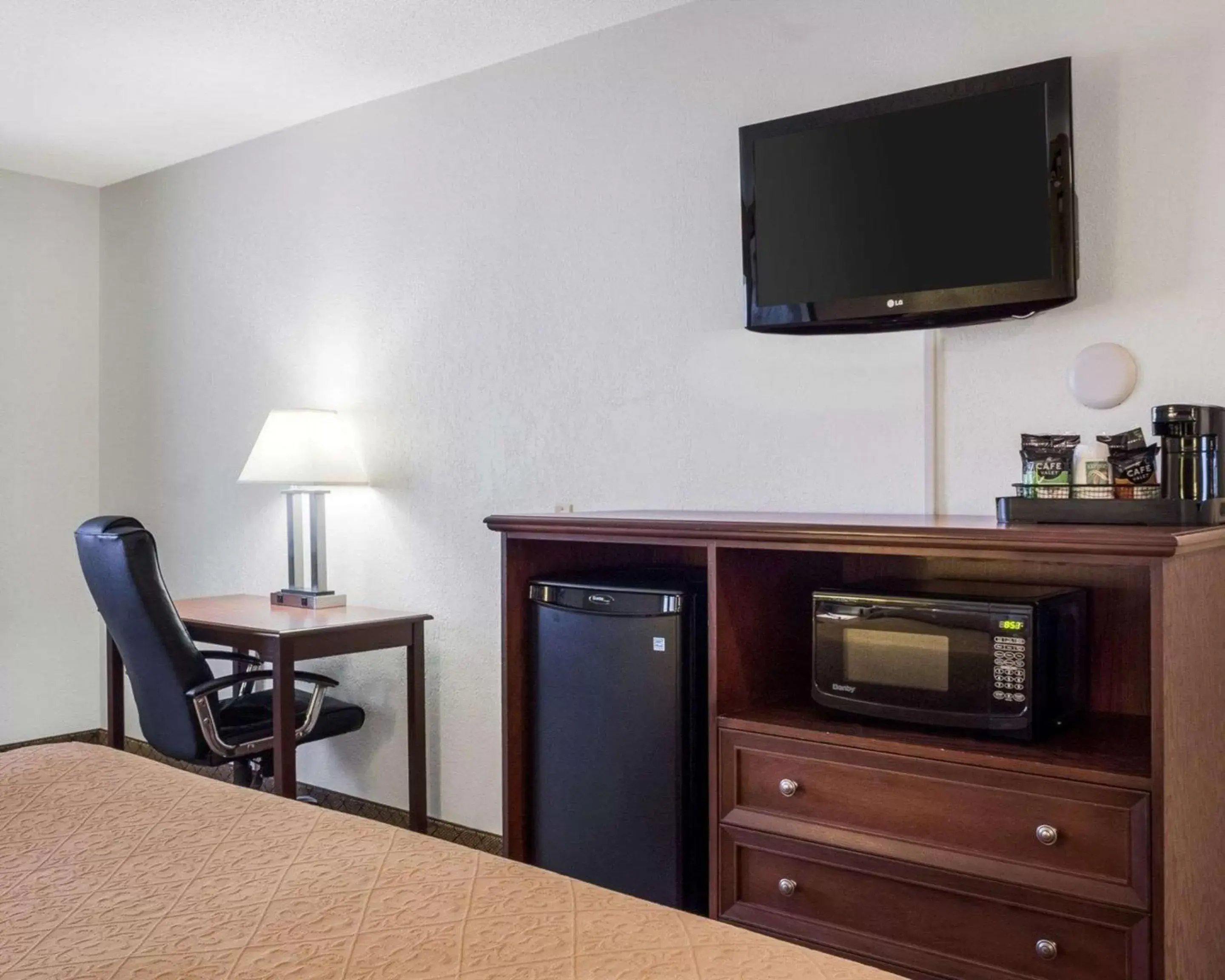 King Room- Non-Smoking in Quality Inn Oacoma - Chamberlain King Room- Non-Smoking in Quality Inn Oacoma - Chamberlain