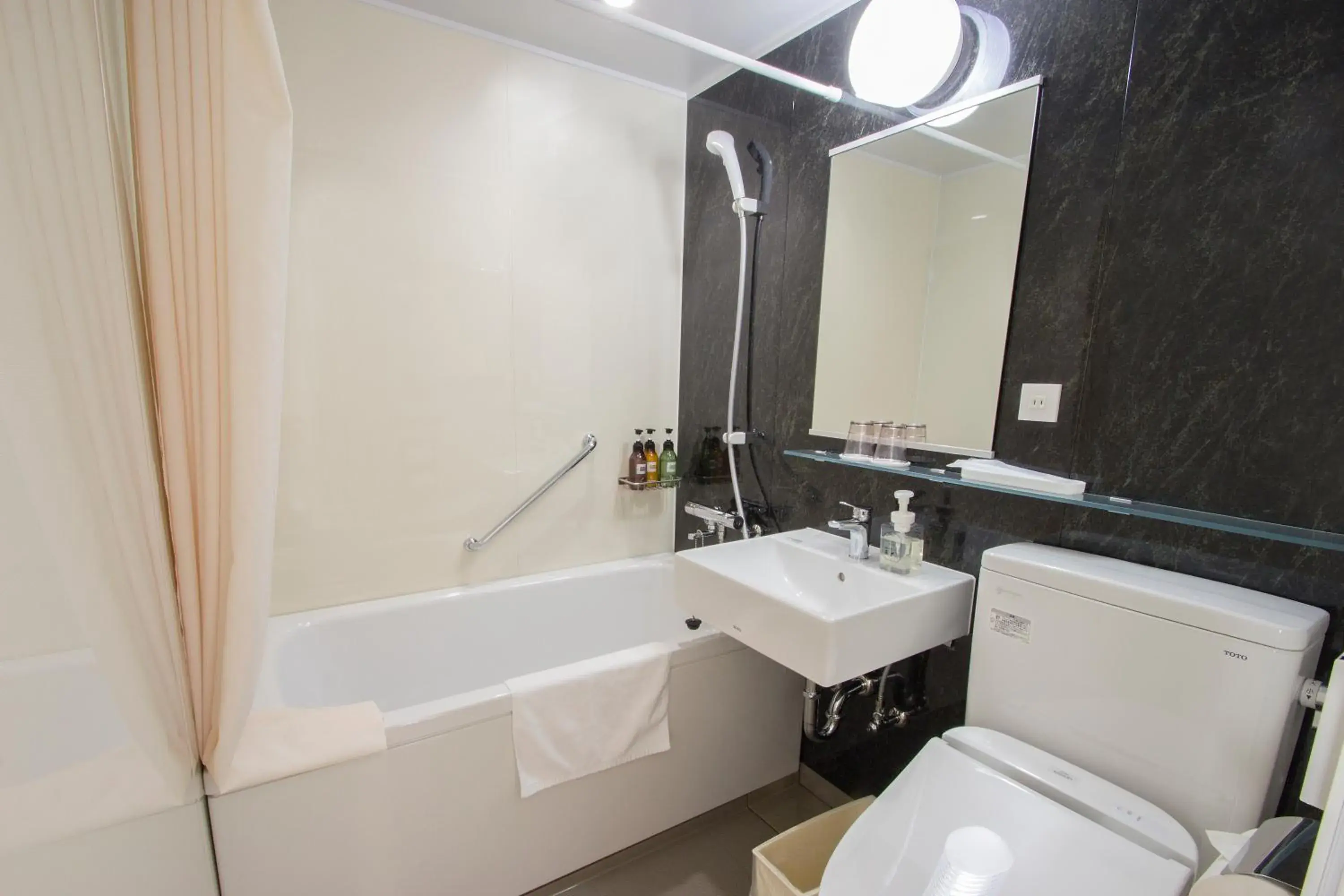 Standard Twin Room - single occupancy - Smoking in Hearton Hotel Kyoto Standard Twin Room - single occupancy - Smoking in Hearton Hotel Kyoto