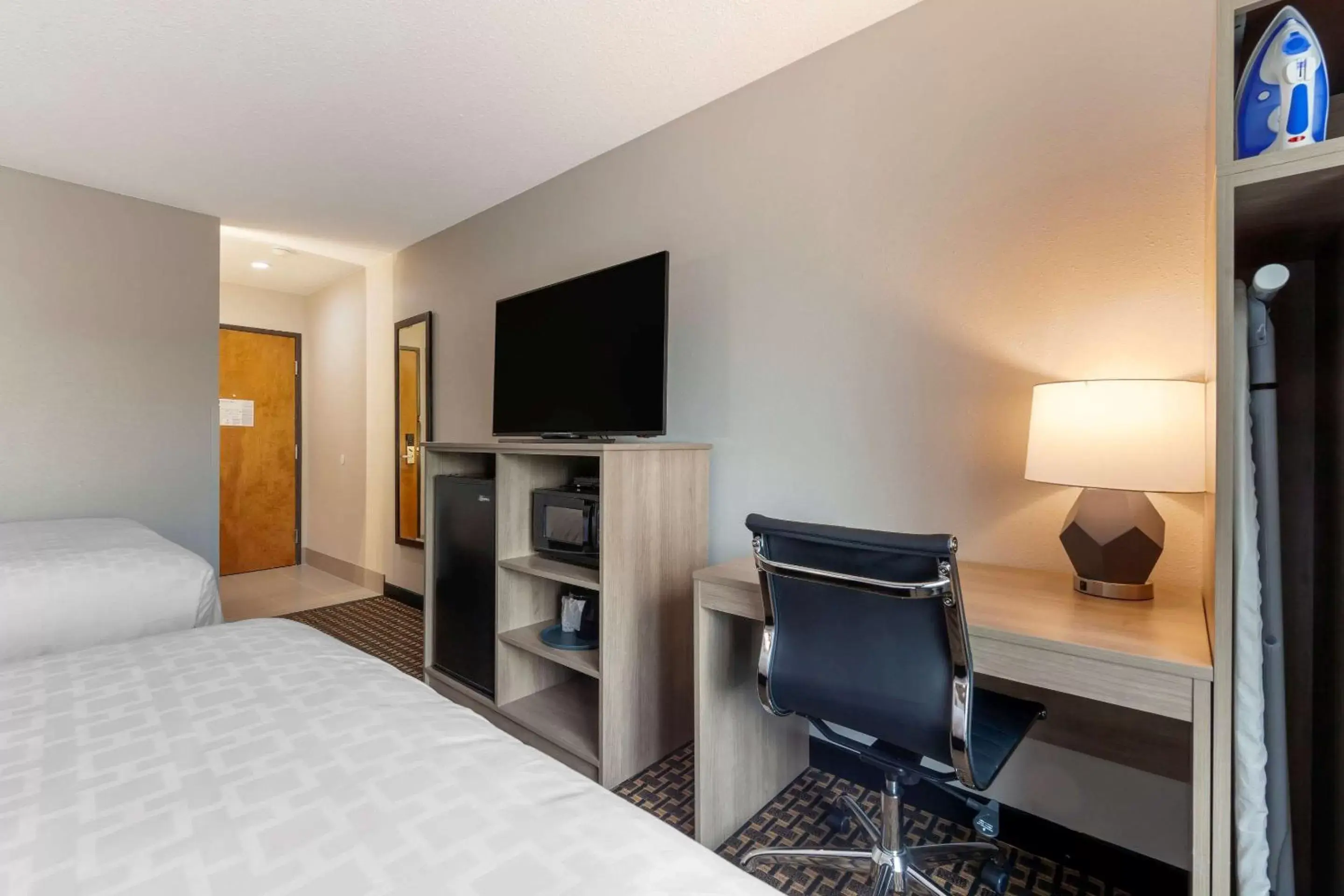 Queen Room with Two Queen Beds - Non-Smoking in Clarion Pointe Tomah Queen Room with Two Queen Beds - Non-Smoking in Clarion Pointe Tomah