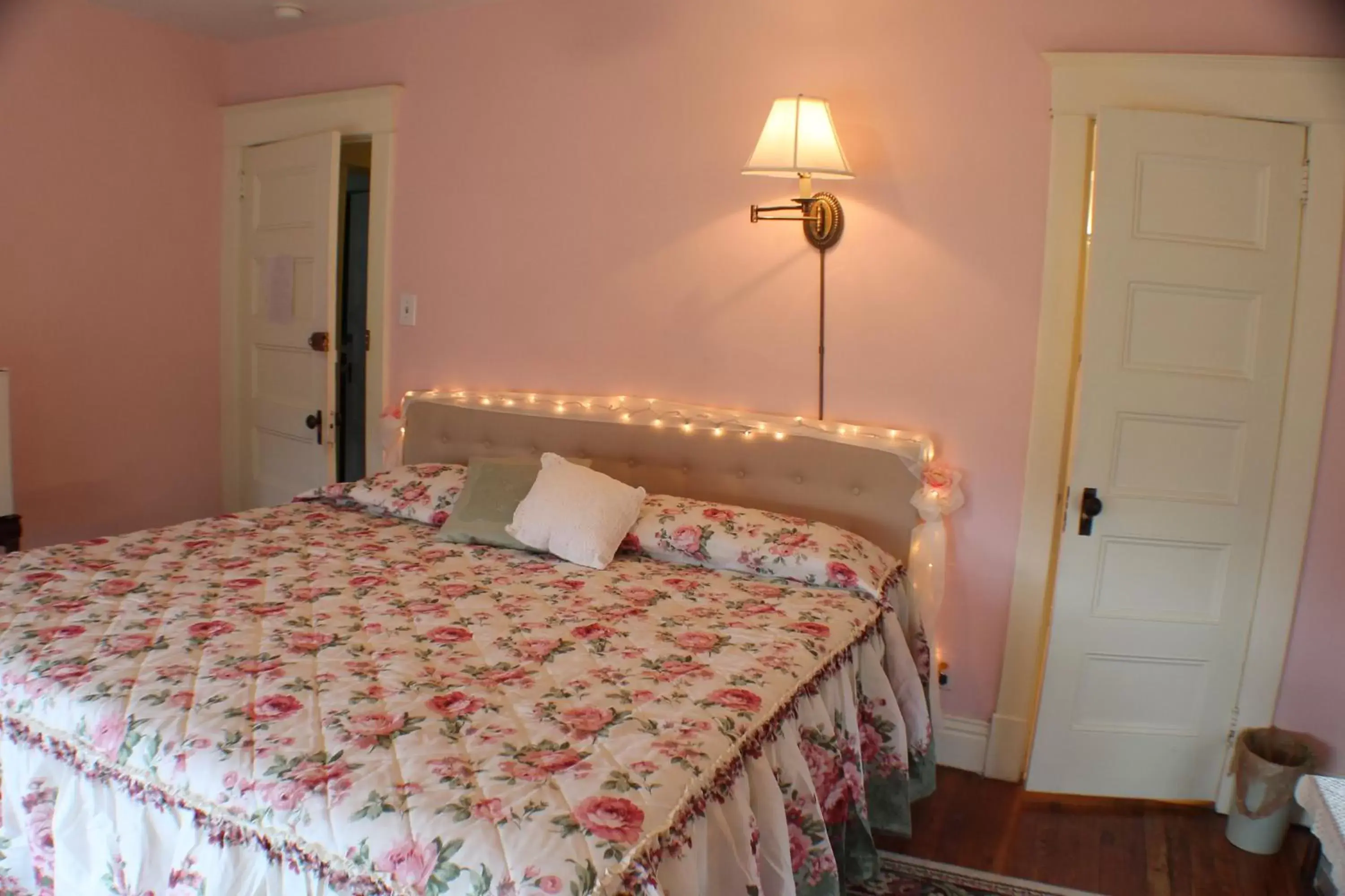 Double Room with Private Bathroom in The White Birch Inn Double Room with Private Bathroom in The White Birch Inn