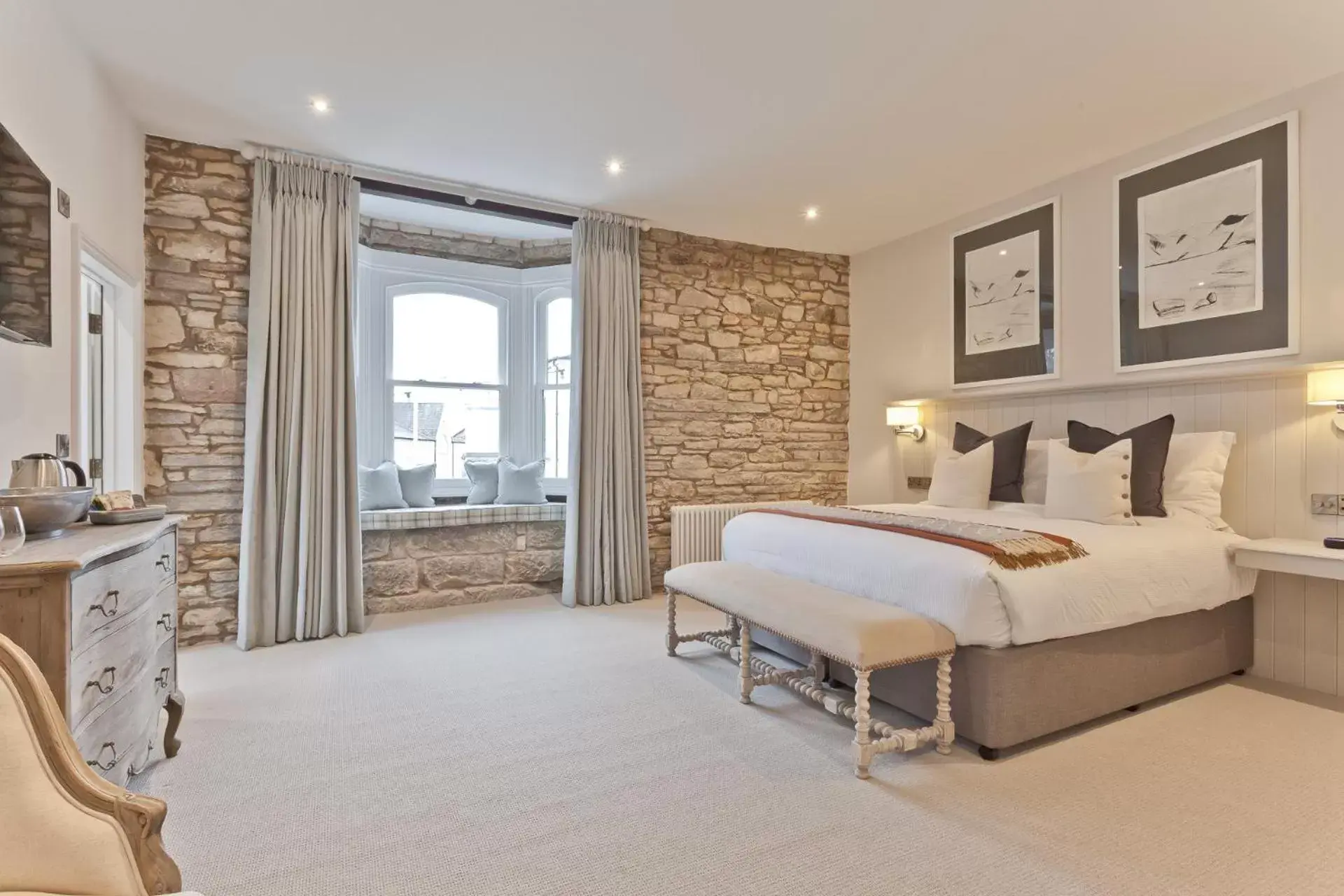 Superior King Room in Tithe Barn - Self Check In Hotel Superior King Room in Tithe Barn - Self Check In Hotel