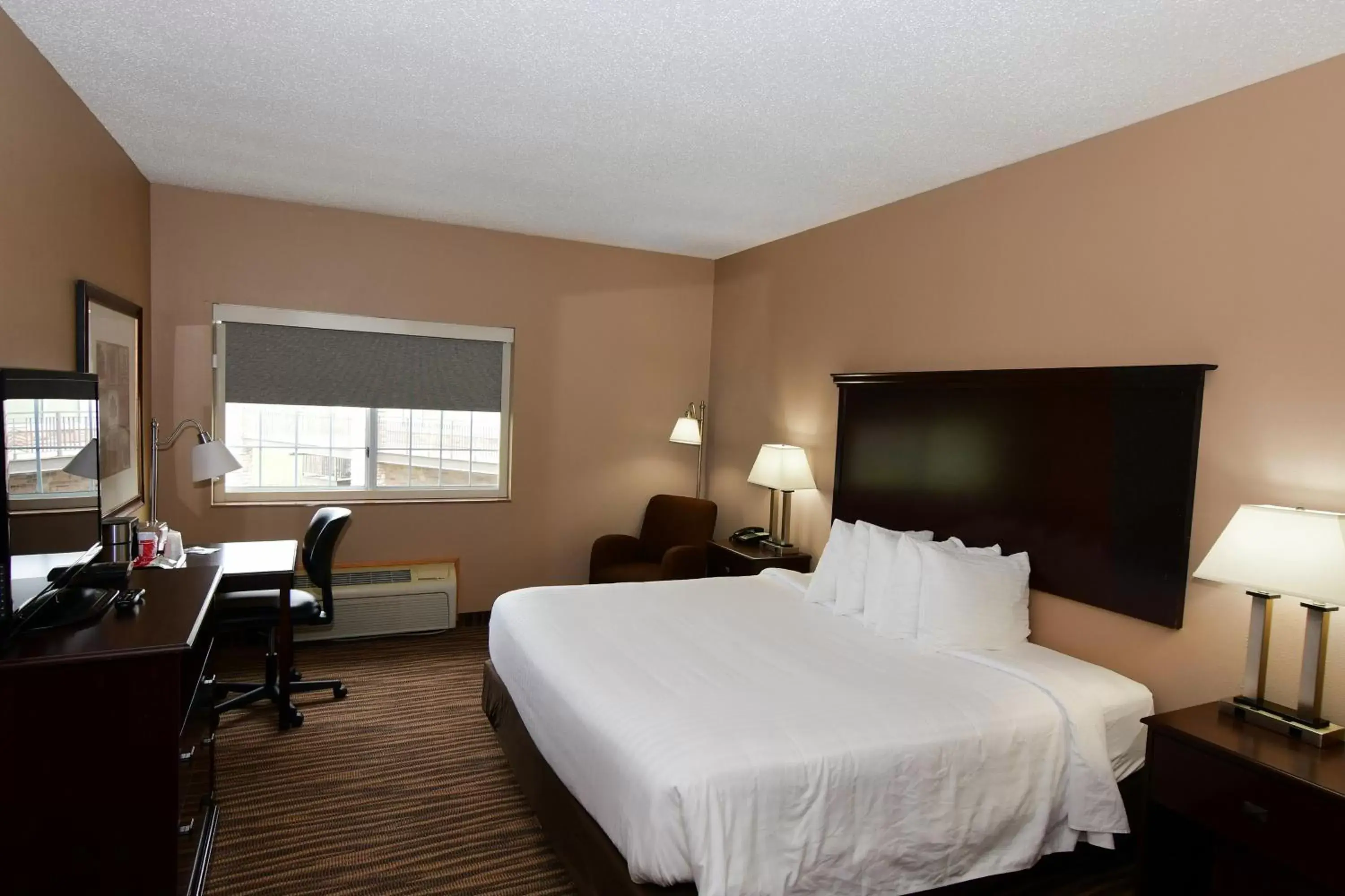King Room with Roll-In Shower - Disability Access in Cobblestone Inn & Suites - Denison | Majestic Hills King Room with Roll-In Shower - Disability Access in Cobblestone Inn & Suites - Denison | Majestic Hills