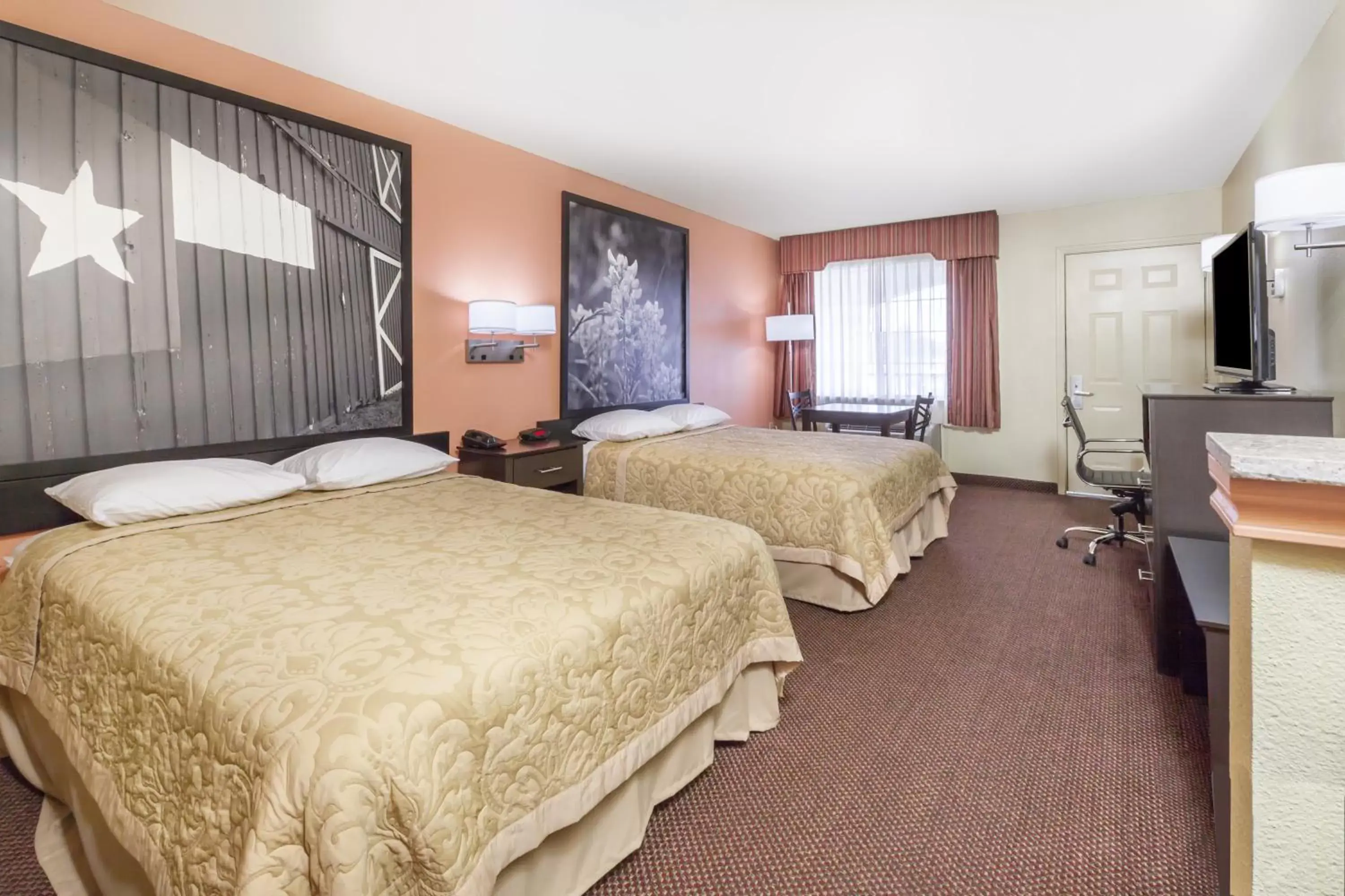 Queen Room with Two Queen Beds - Smoking in Premier Inn Queen Room with Two Queen Beds - Smoking in Premier Inn