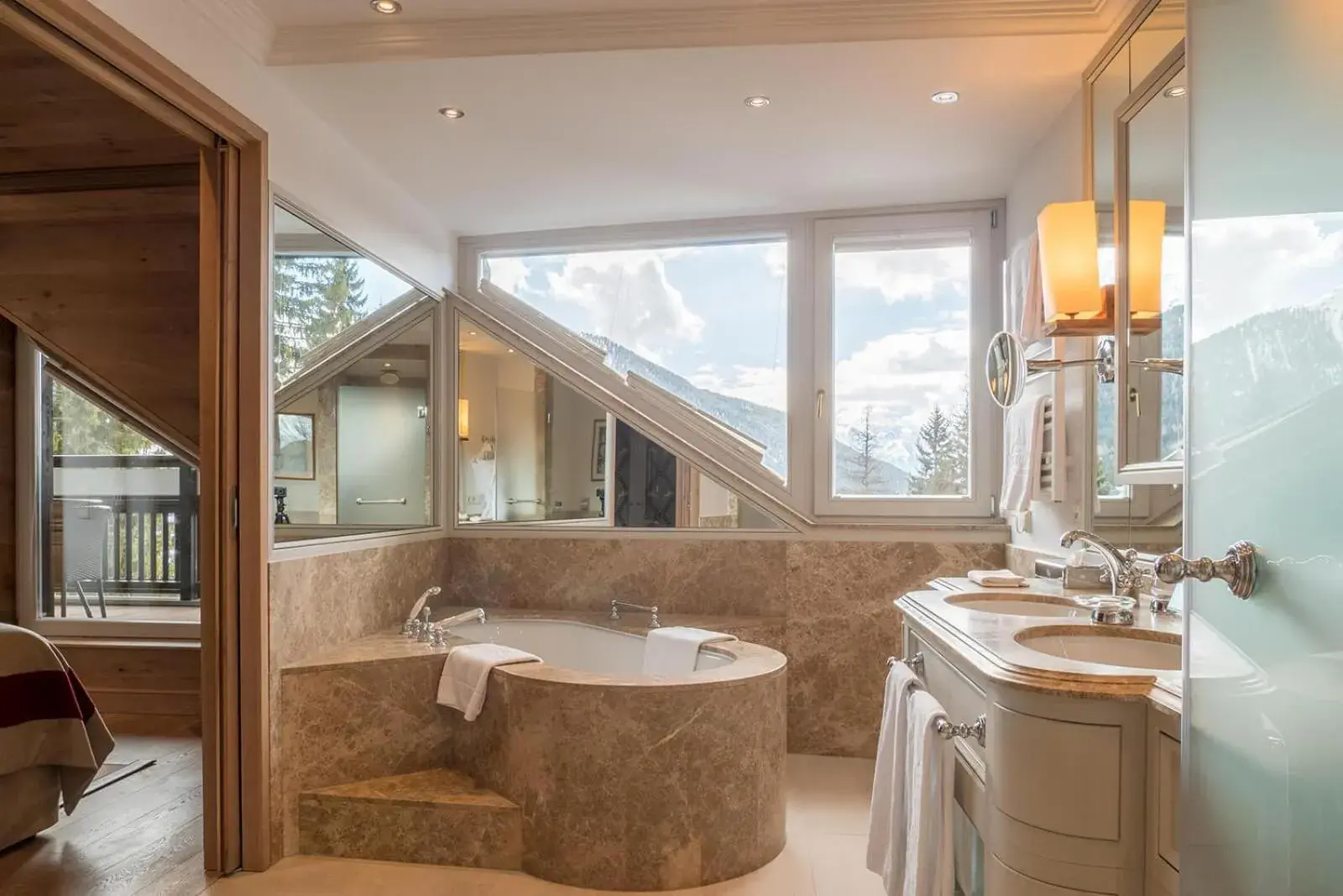 Olympia Suite in Astoria Resort Olympia Suite in Astoria Resort