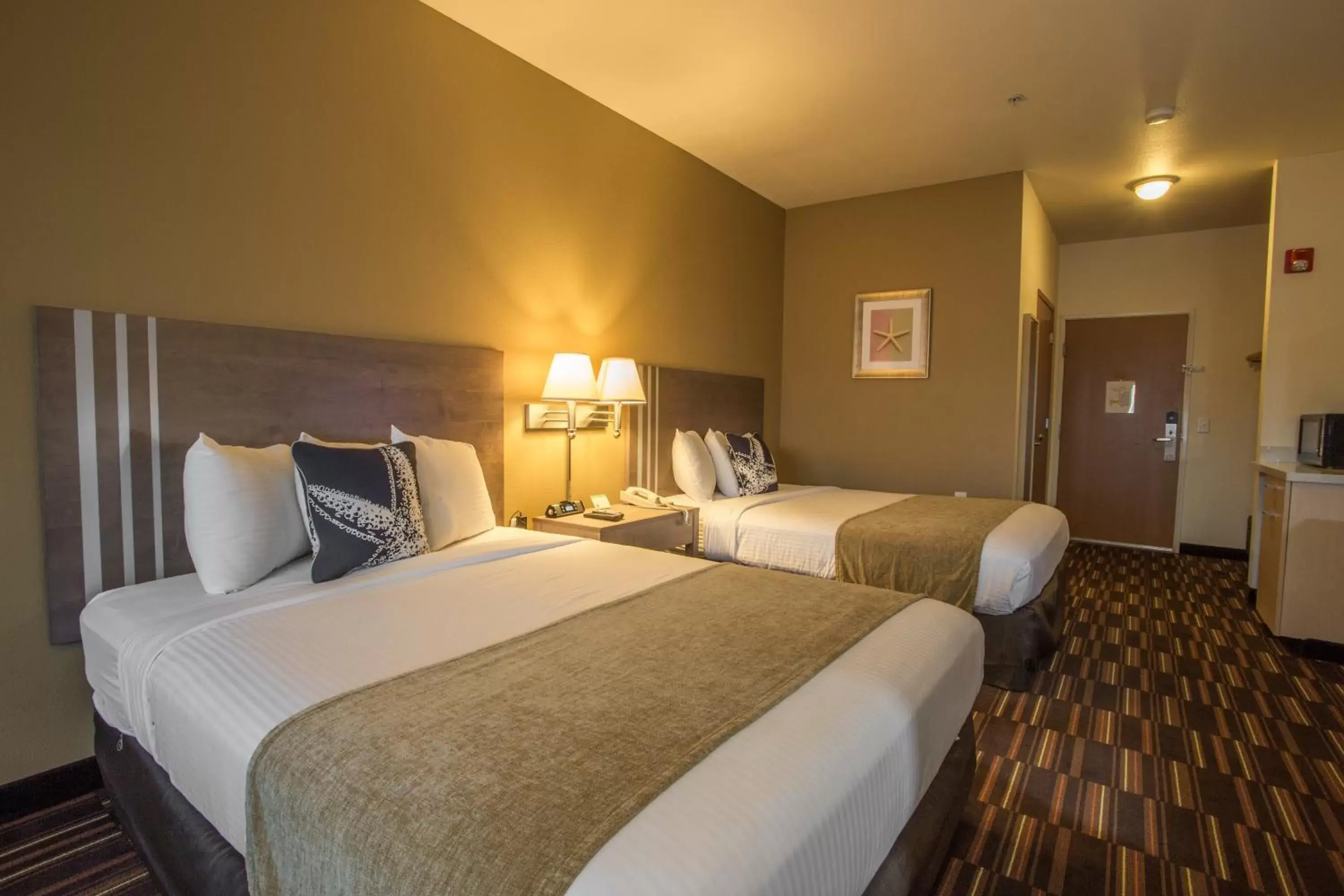 Deluxe Queen Room with Two Queen Beds in Inn at Wecoma Deluxe Queen Room with Two Queen Beds in Inn at Wecoma