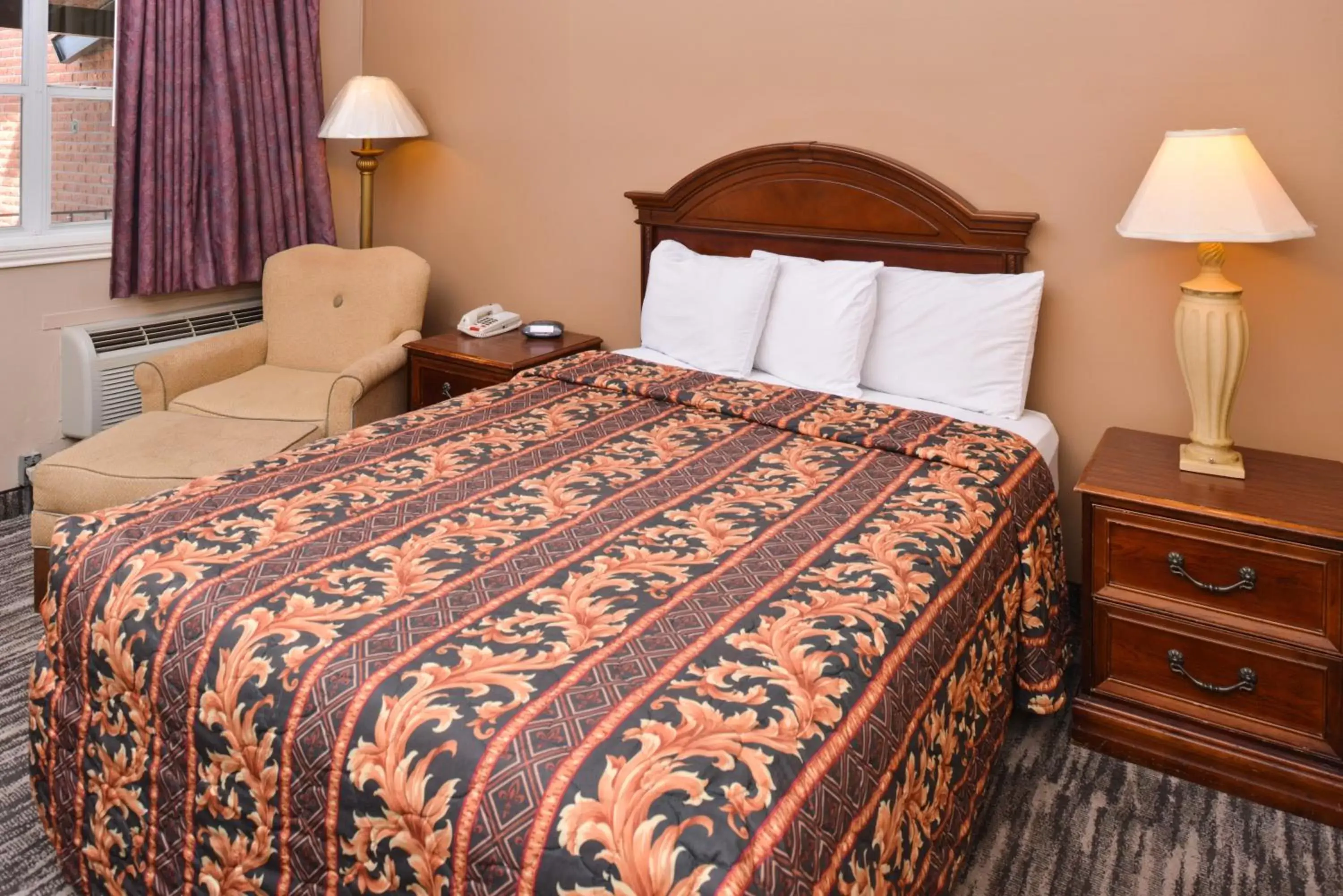 Queen Room in Ranch House Motel Queen Room in Ranch House Motel